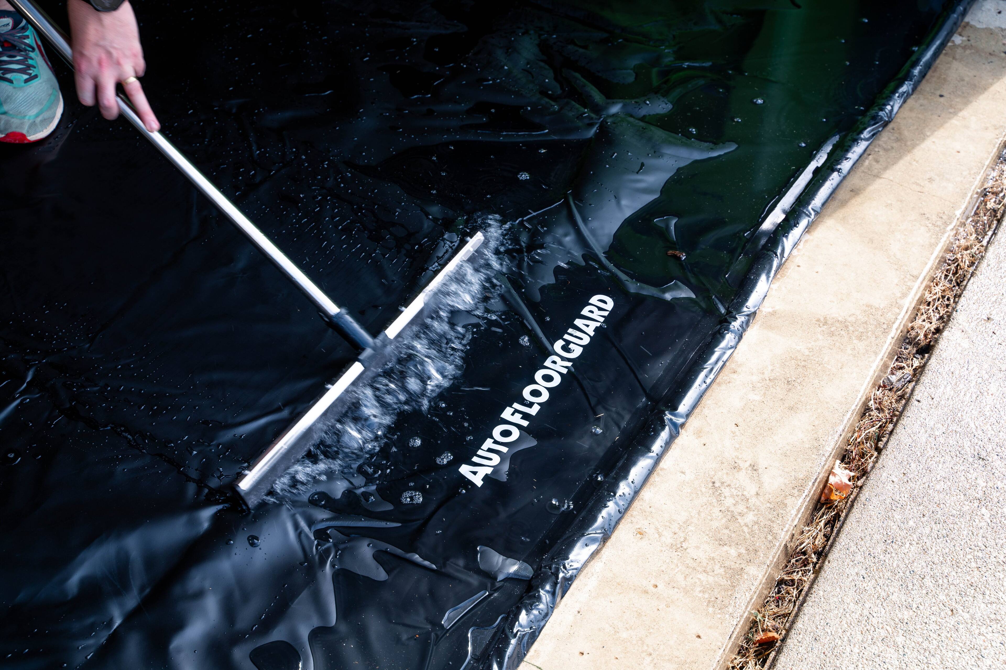 Left. AutoFloorGuard - Auto Floor Guard - Black.