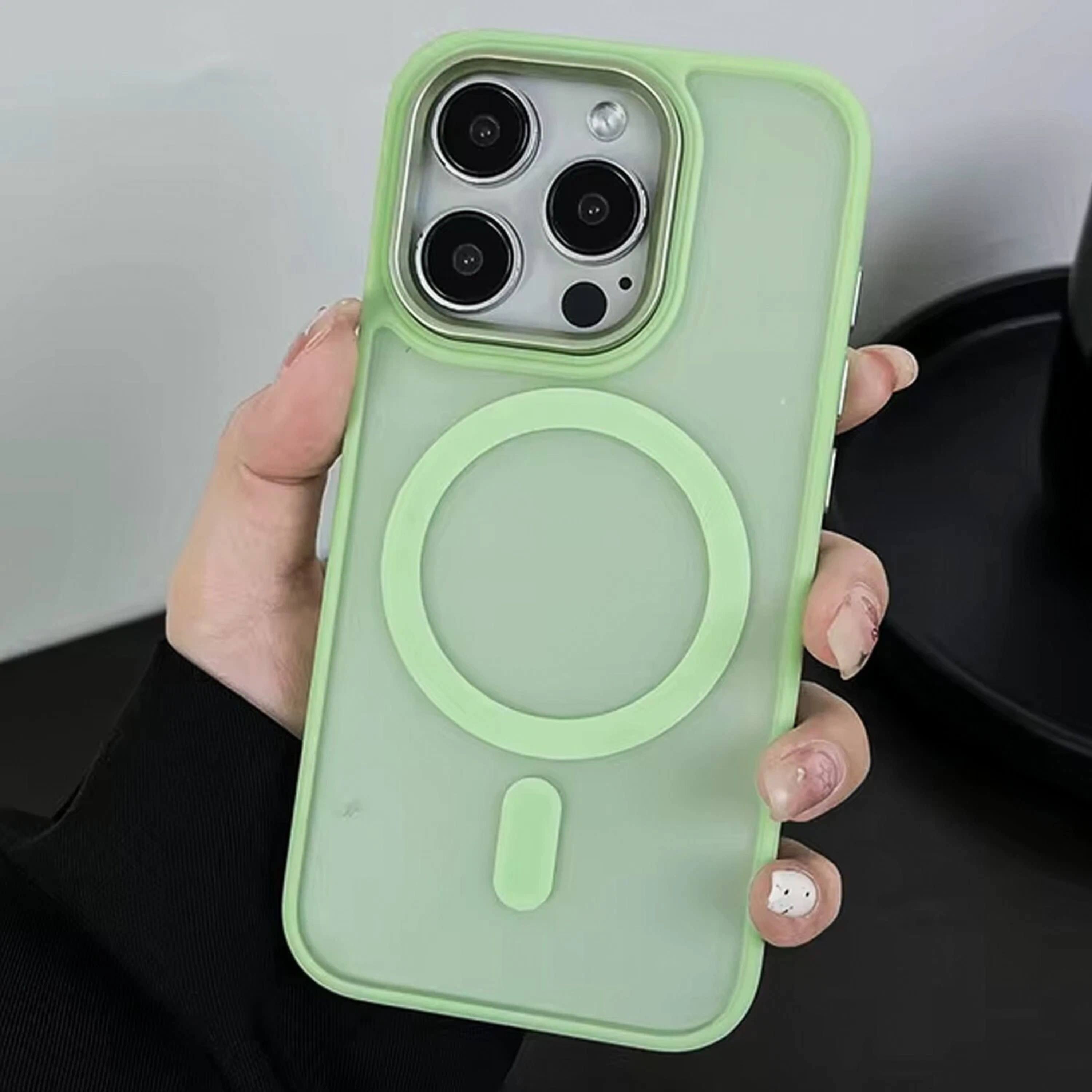 Left. Kitcheniva - Sleek Shockproof Protective Phone Case Plus Tempered Glass For iPhone iPhone 15 Pro Green - Green.