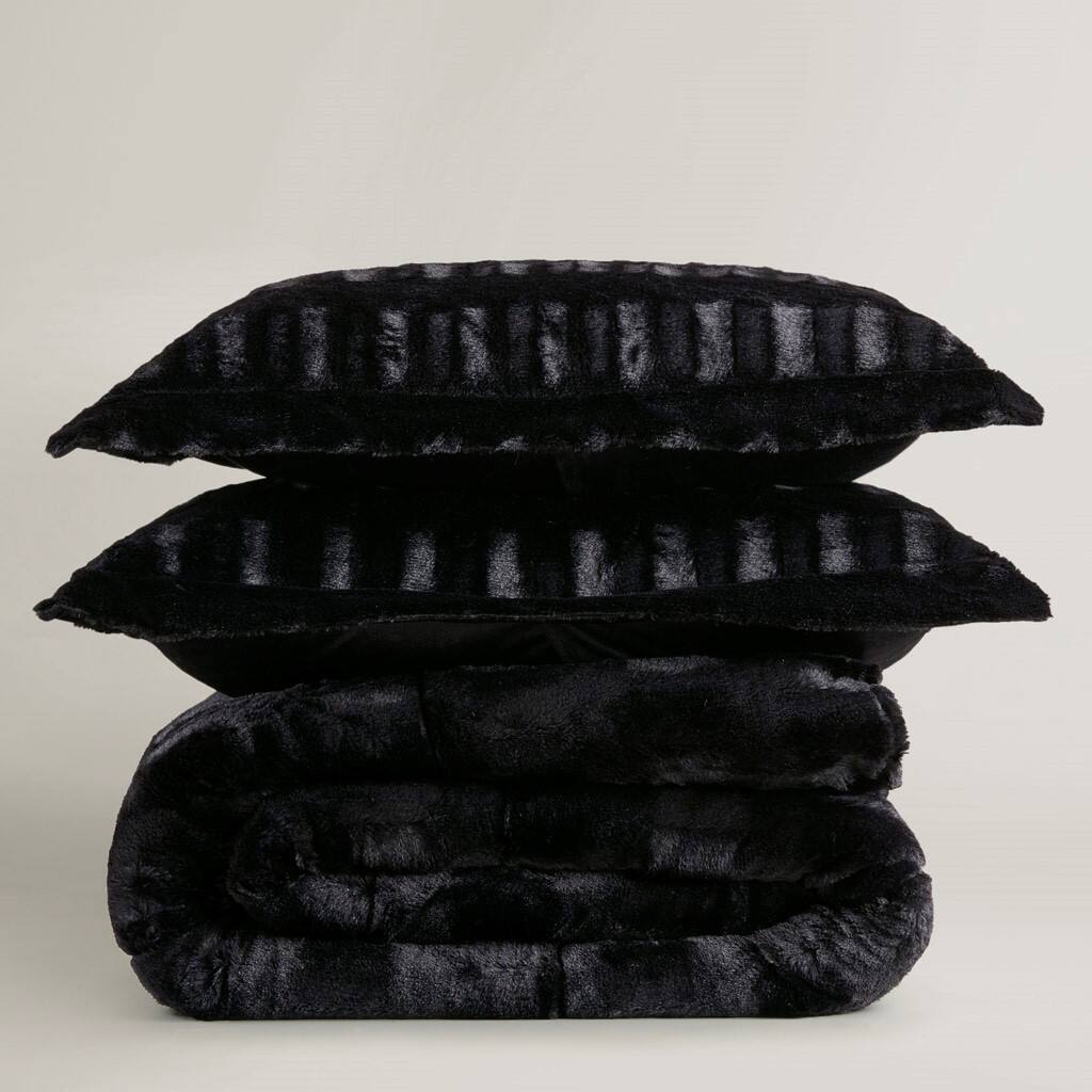 Alt View 4. Gracie Mills - Gracie Mills Garrett Back Print Long Fur to Solid Mink Comforter Set - Black.