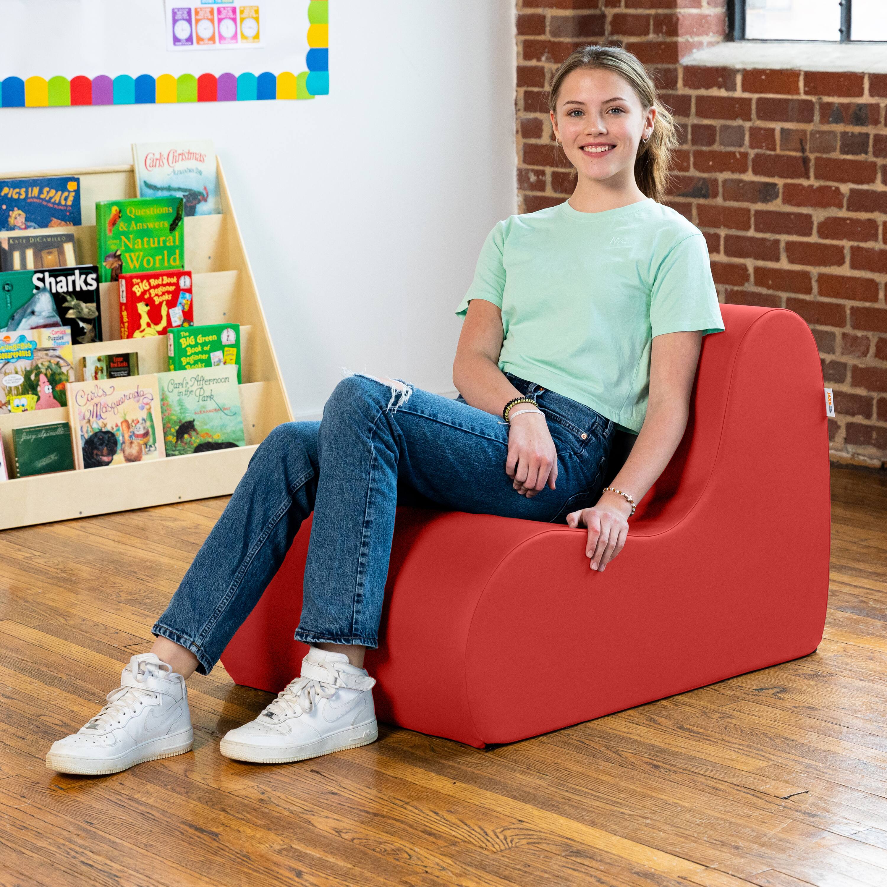 Sure, here is the corrected and grouped text from the image:

- Pigs in Space
- Questions & Answers about the Natural World
- Sharks
- Big Green Book
- Boo Poda Singer
- Colleen Caris
- Tark Wegar
- Carl's Christmas
- Carl's Afternoon
- Carl's Morning
- Carl's Afternoon