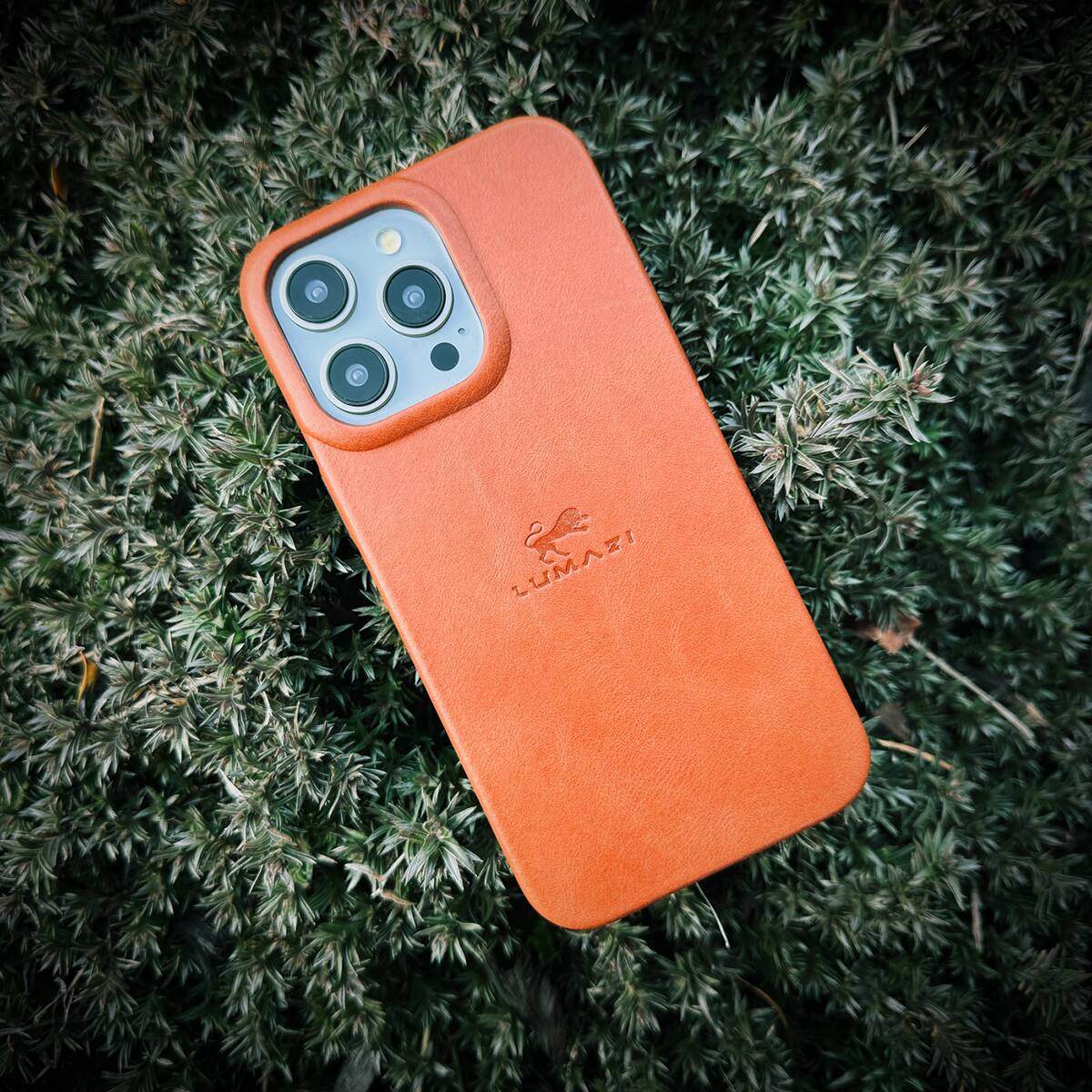 Alt View 1. LUMAZI - Handmade, Full Grain Leather, MagSafe iPhone 16 Pro Case - Sienna.