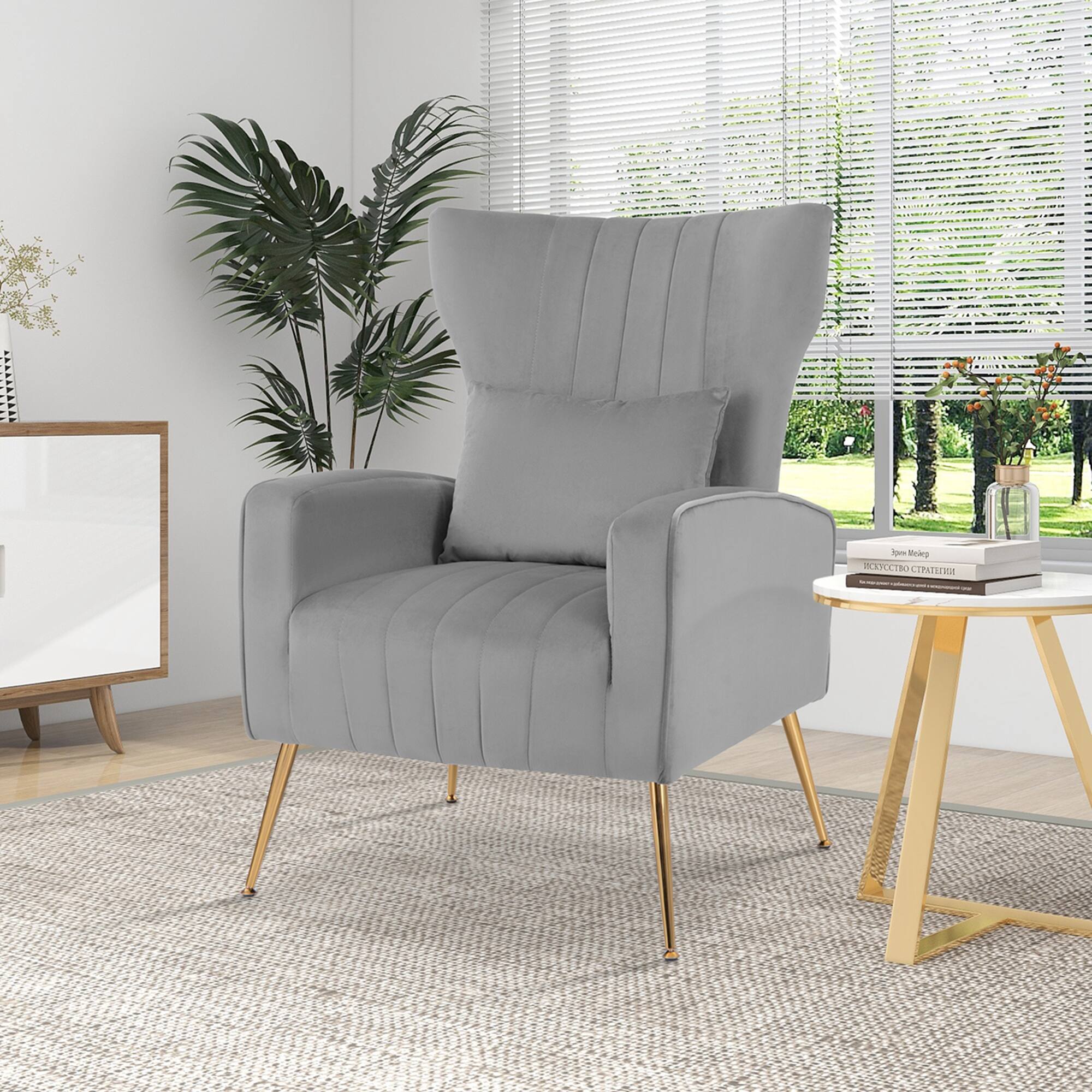 The text on the image is "ToiO CIPSSIR."