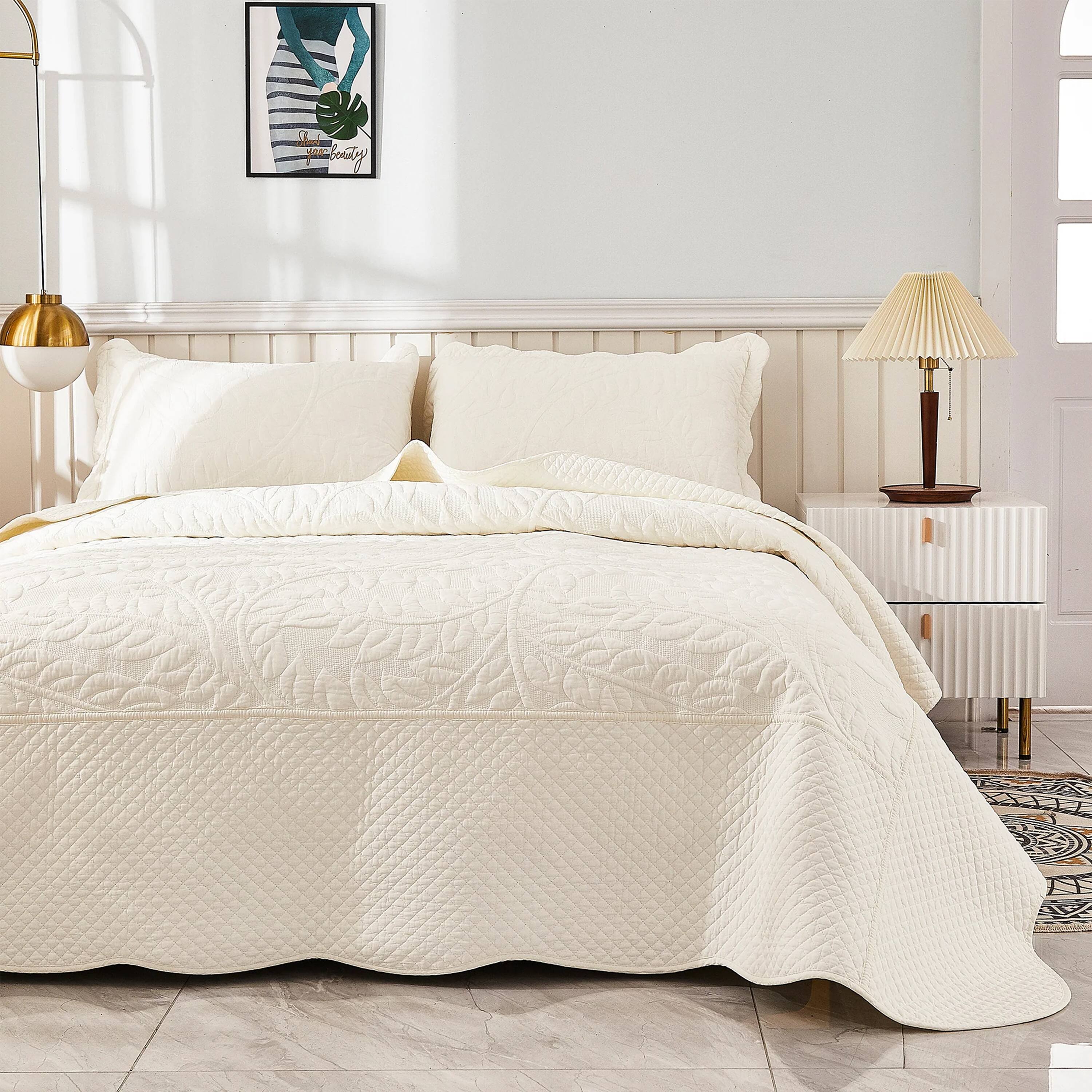 Angle. MarCielo - Marcielo 2/3 Piece 100% Cotton Oversized Bedspread Lightweight Quilt Set - White.