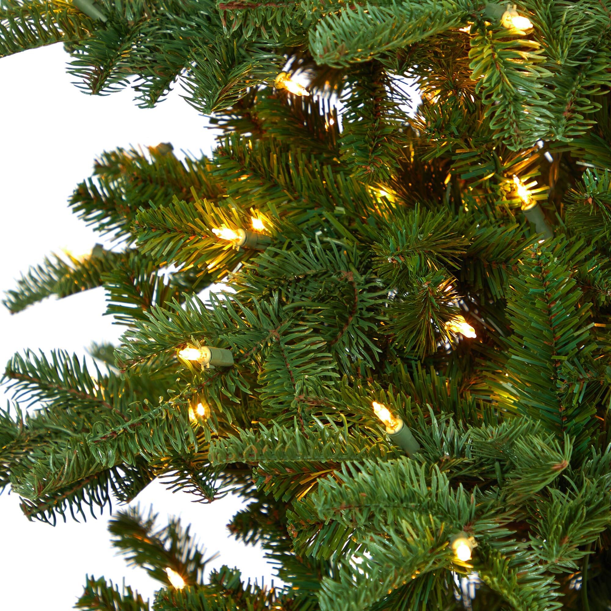 Left. BreeBe - 8’ South Carolina Christmas Tree w/650 LED and 2598 Tips - Green.