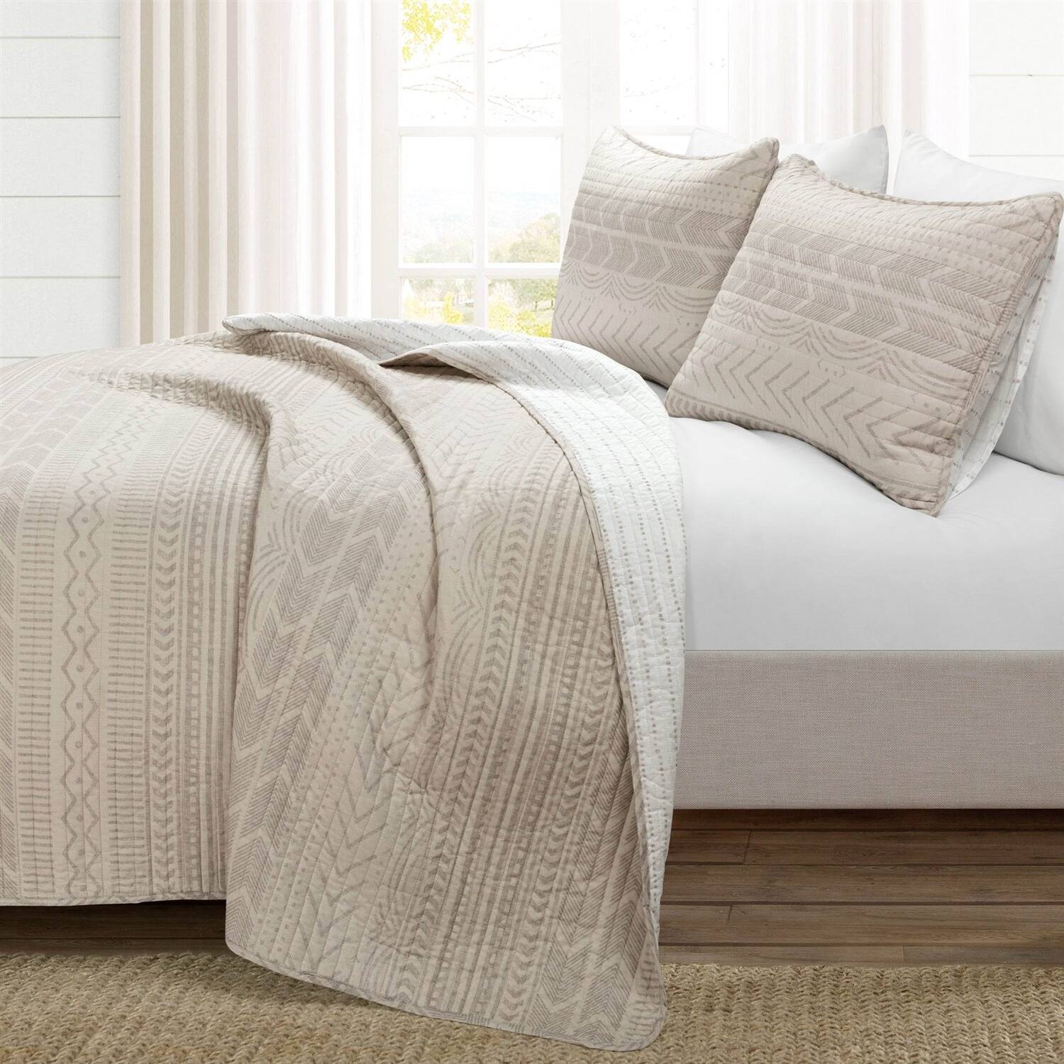 Angle. Hivvago - King Scandinavian Chevron Beige Tan White Reversible Cotton Quilt Set - Beige Tan White.