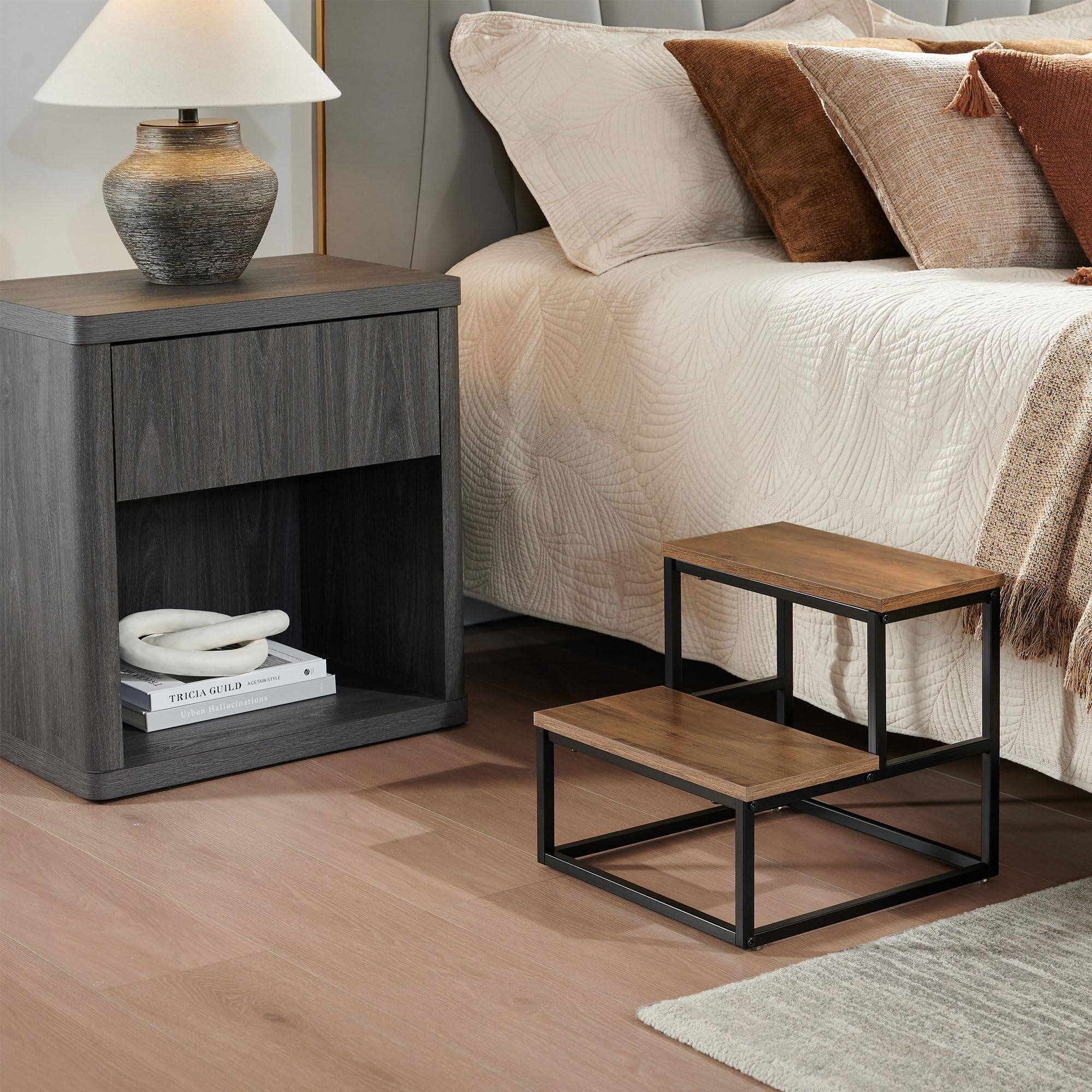 TRICIA GUILD  
A Collection  
of Handmade Textiles