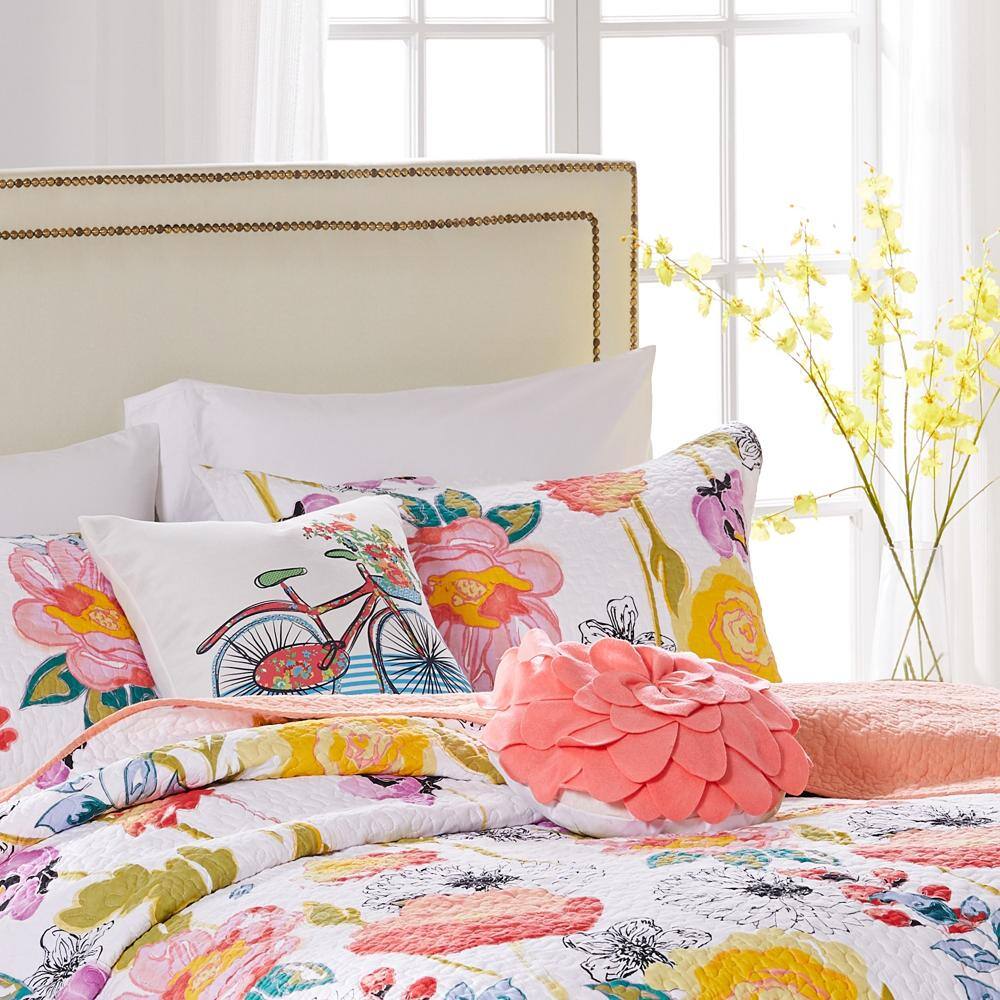 Alt View 1. Greenland Home Fashions - Greenland Home Watercolor Dream Quilt and Pillow Sham Set - 5-Piece - Full/Queen 90x90", White - White.