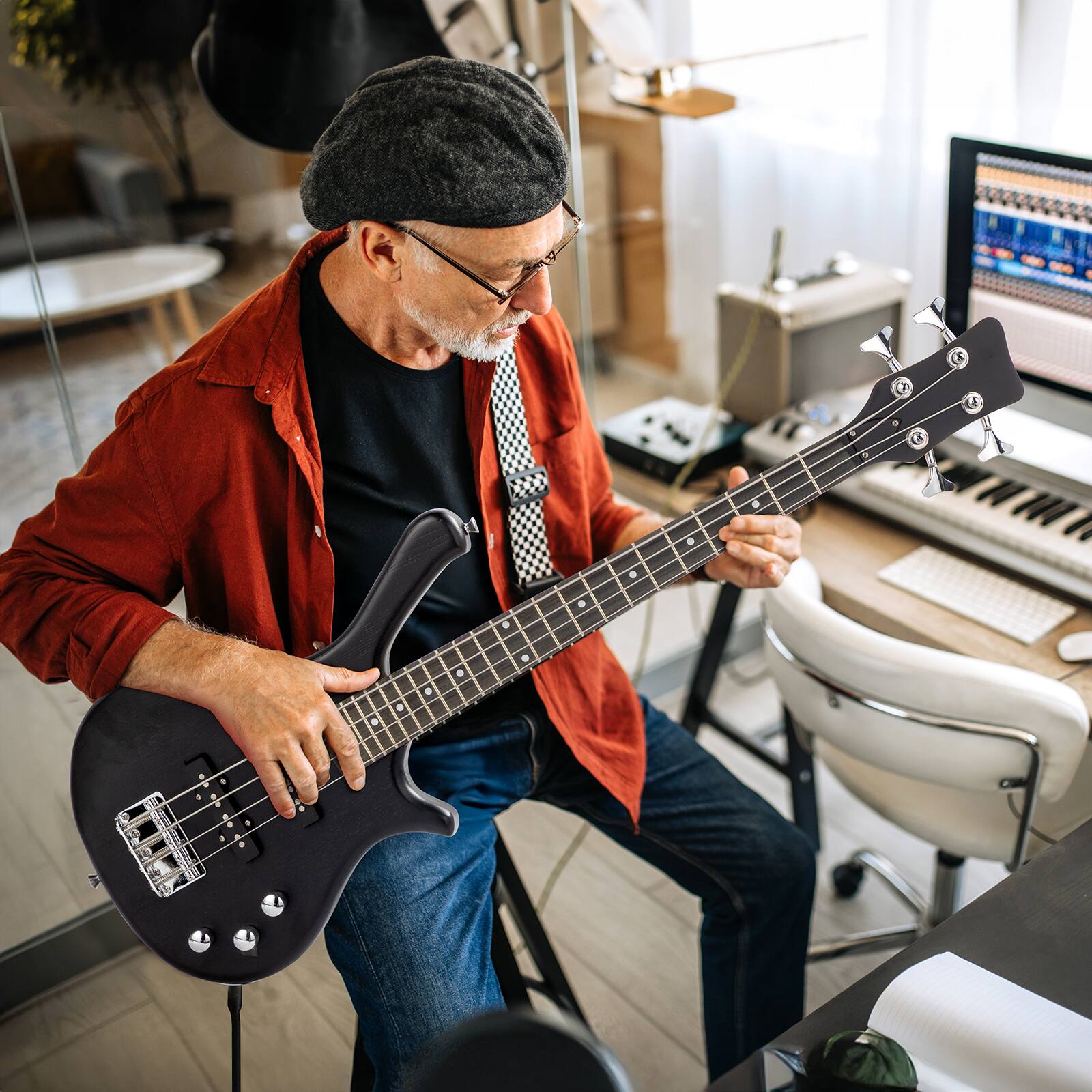 Alt View 1. Winado - KW101 36in Small Scale Electric Bass Guitar With 10W AMP School Band.