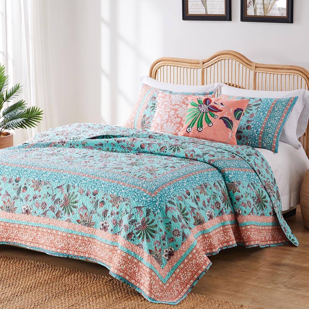 Angle. BreeBe - Audrey Quilt Set 3-Piece Full/Queen - Turquoise.