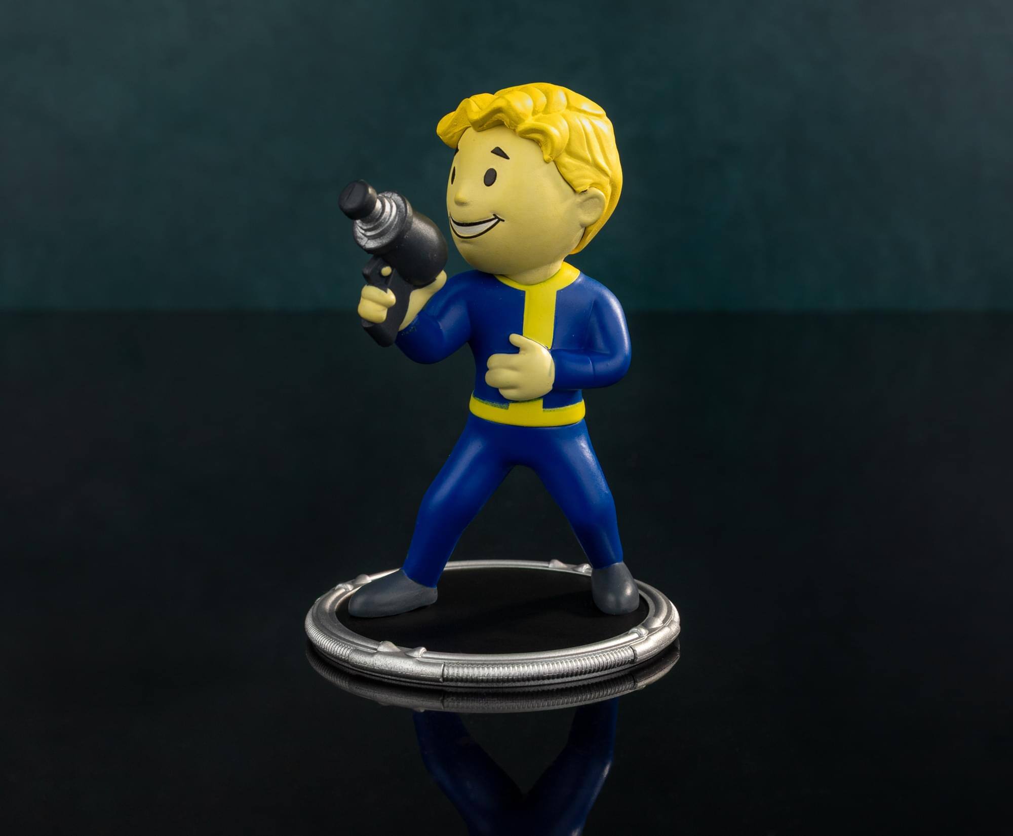 Alt View 3. Toynk - Fallout Vault Boy (Gun) 3-Inch Mini Figure - Multi-Colored.
