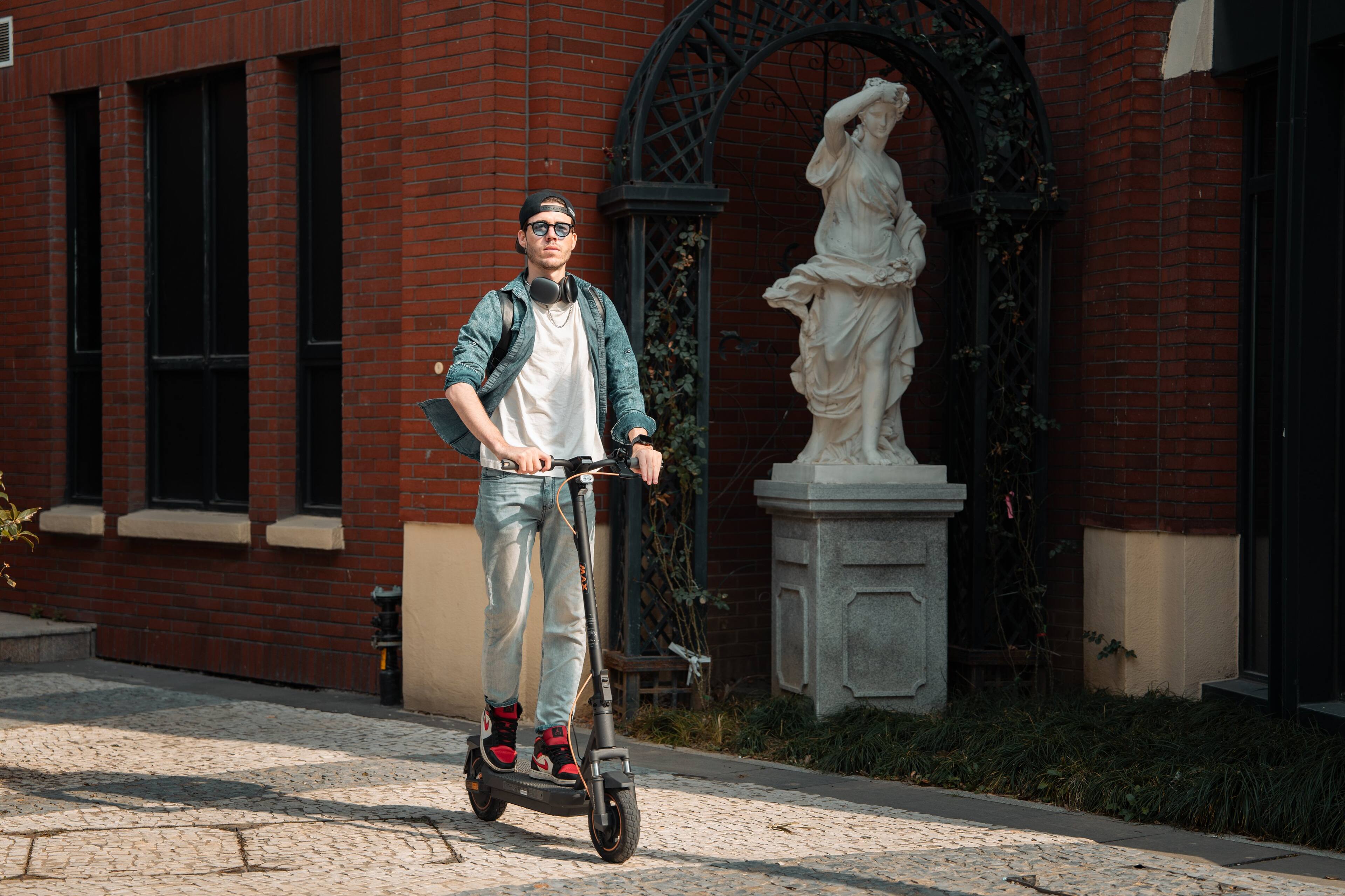 Alt View 16. NAVEE - GT3 Electric Scooter w/31 miles Max Operating Range & 20 mph Max Speed - Black.