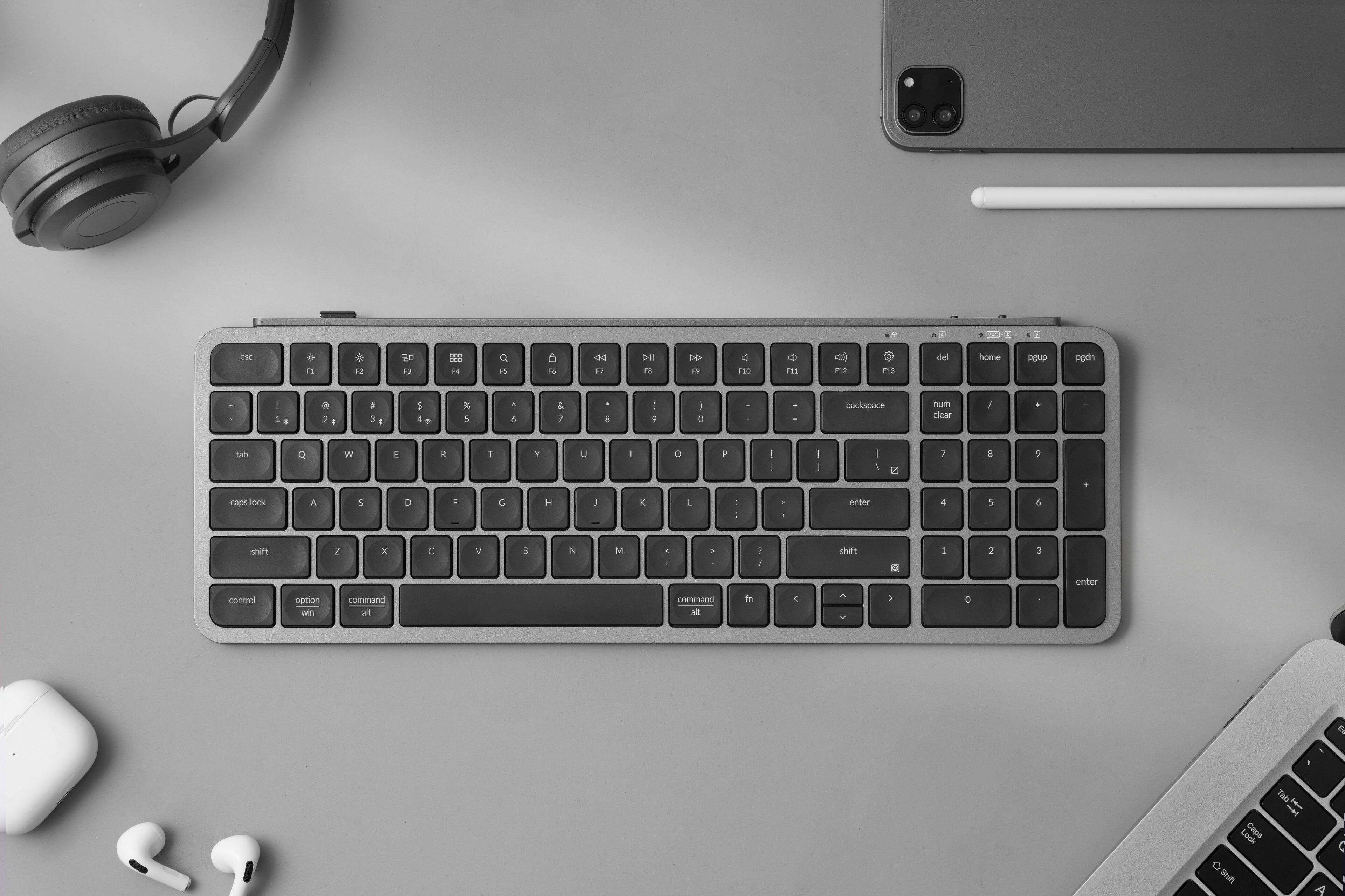 - O ec 3 2 O 3 00 F4 a a F DO F3 DI F DO F9 C +30 F11 F12 F13 del home aUSa pgdn - en 1 I a 2 I a J I 1 A % d , & & 7 a 9 I 0 c . backspace num clear 1 de Q W E R T Y U I o F - I I I I 1 7 8 9 . caps lock A S D F G H I K L - - d enter 4 5 6 shift Z x C V a N M - . 1 / shift a I 2 3 enter control option win command at command al fo a > a - & Tab n - - Lock Cape i Shift A