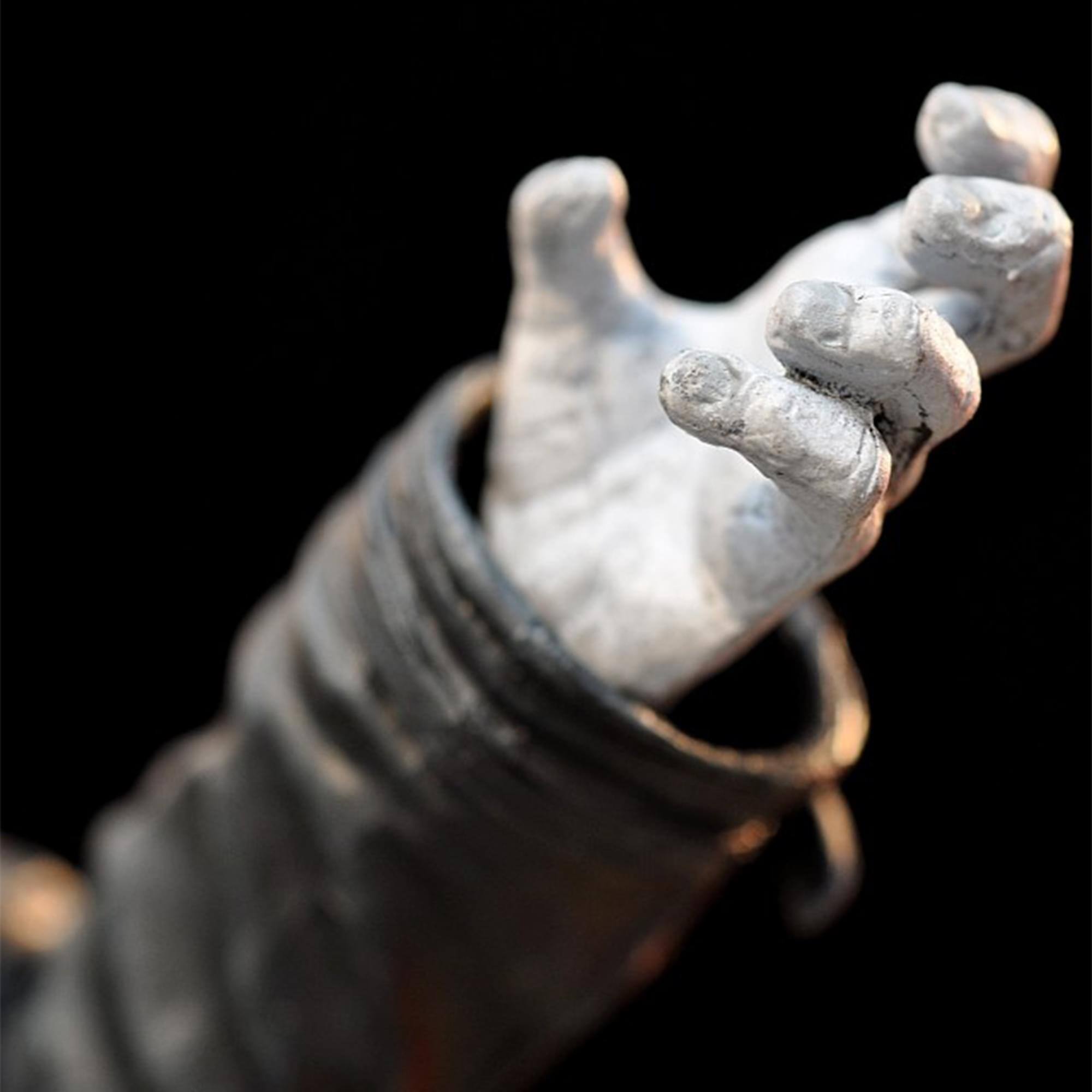 Alt View 5. Diamond Comic - Sin City Select Deluxe 7" Action Figure Marv - Black.