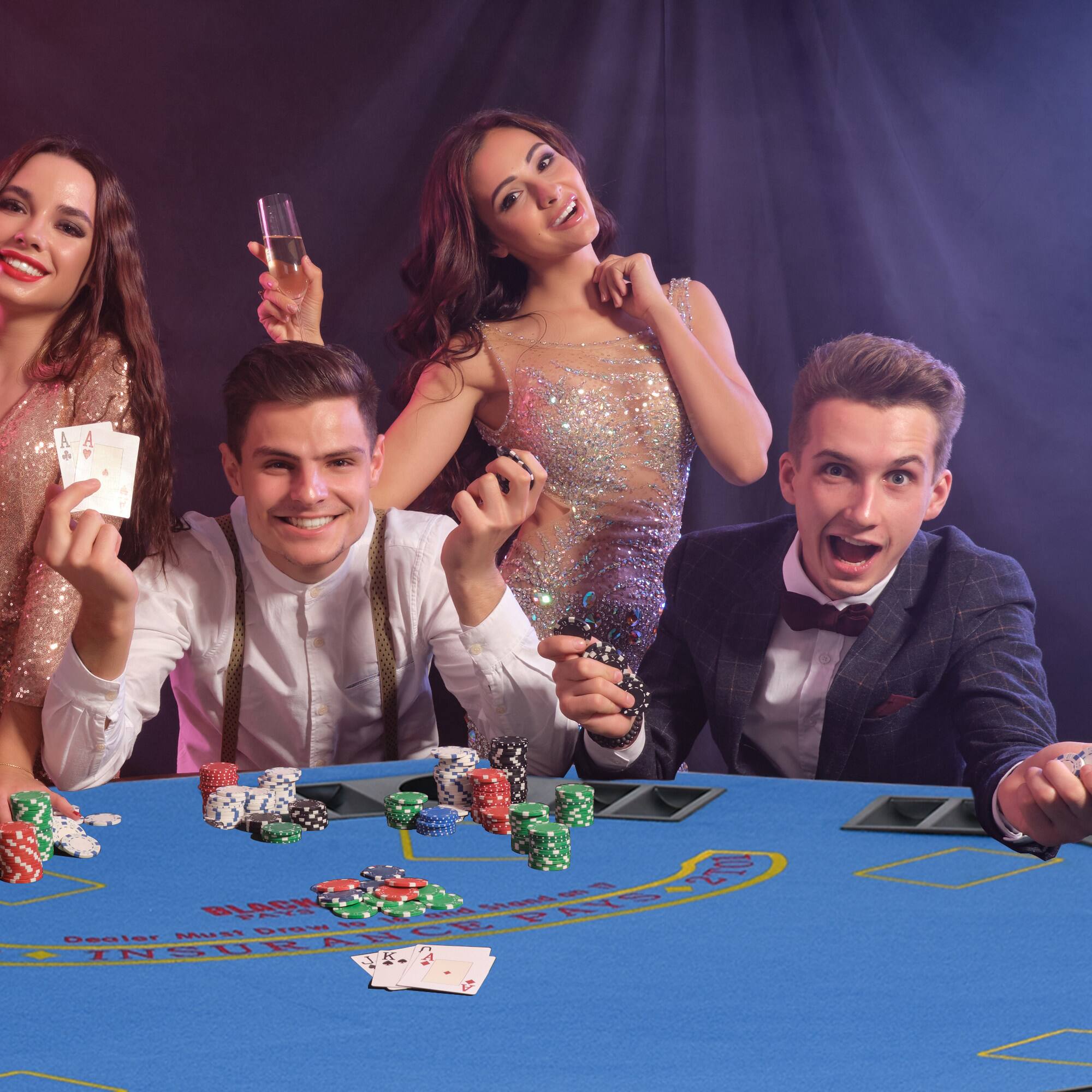 A A  
BLACKJACK  
Dealer Must Draw to 16  
INSURANCE  
270  
4 80 10  
Dealer Must Draw to 16  
INSURANCE