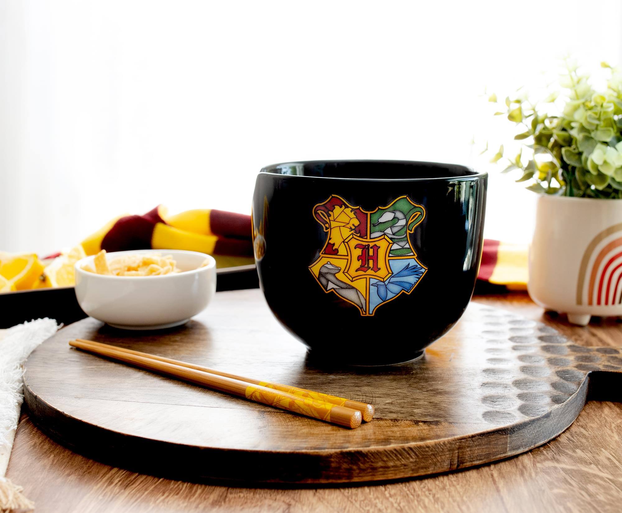 Alt View 10. Silver Buffalo - Harry Potter Hogwarts Crest 20-Ounce Ramen Bowl and Chopstick Set - Black.