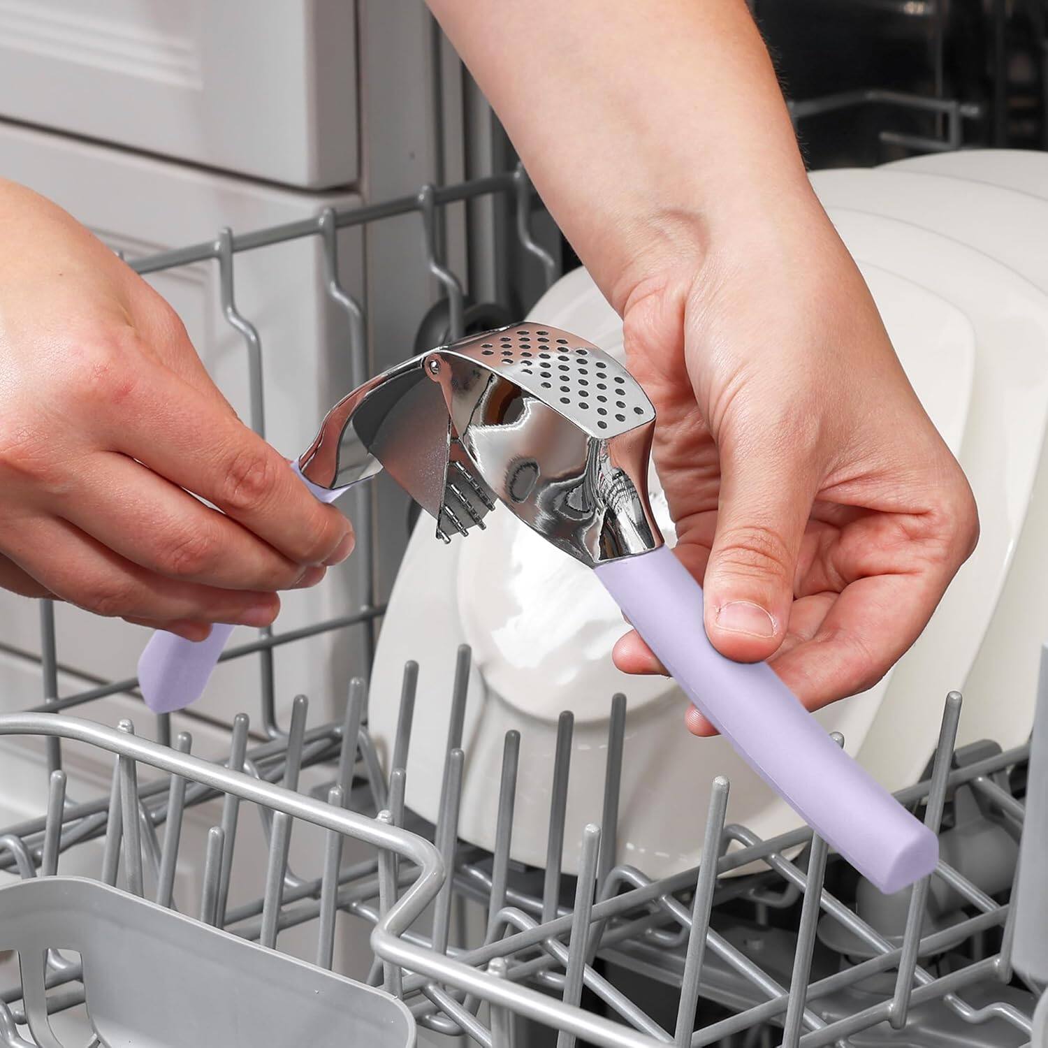 Angle. Zulay Kitchen - Zulay Kitchen Garlic Press Mincer with Peeler and Brush - Lavender.