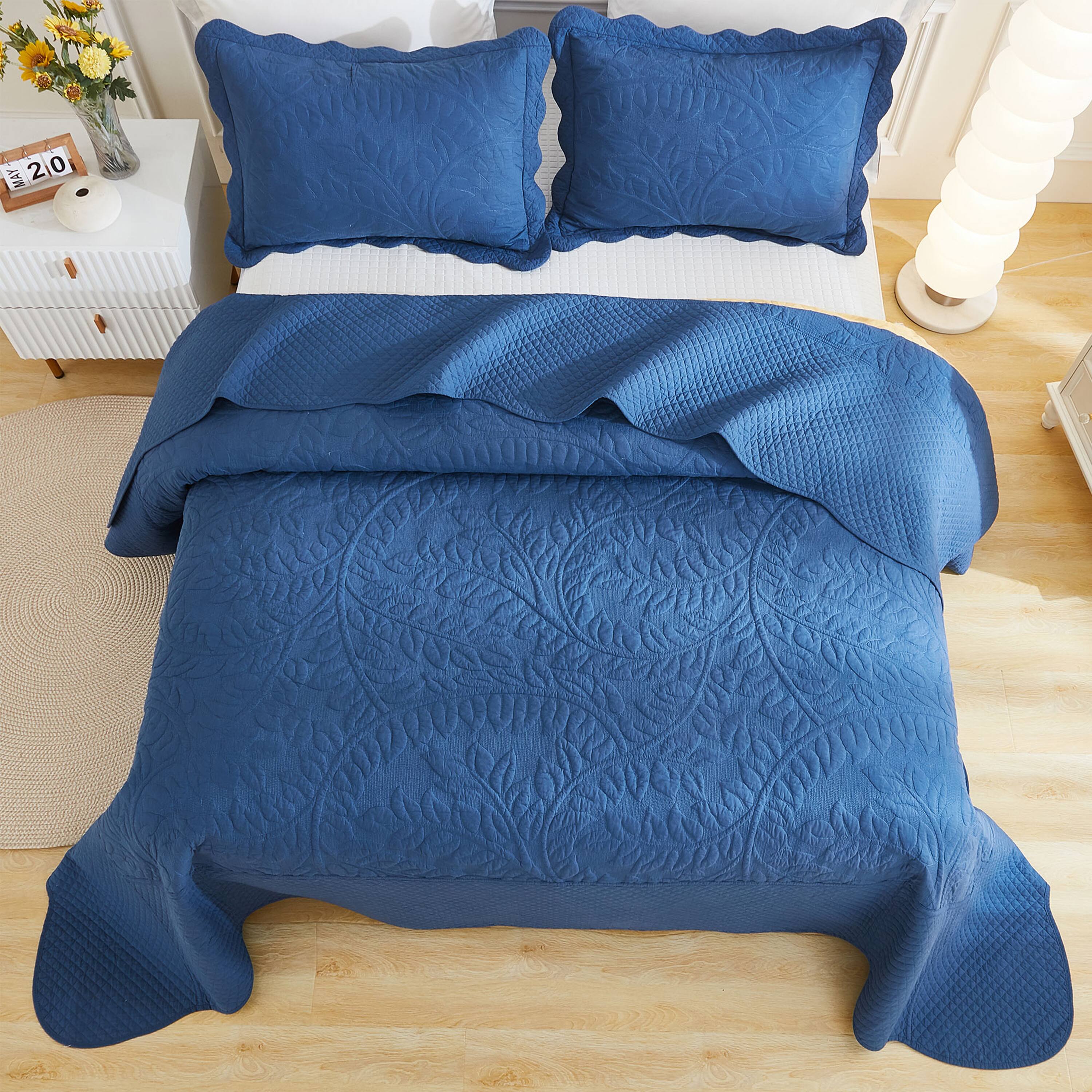 Angle. MarCielo - Marcielo 2/3 Piece 100% Cotton Oversized Bedspread Lightweight Quilt Set - Midtone Blue.
