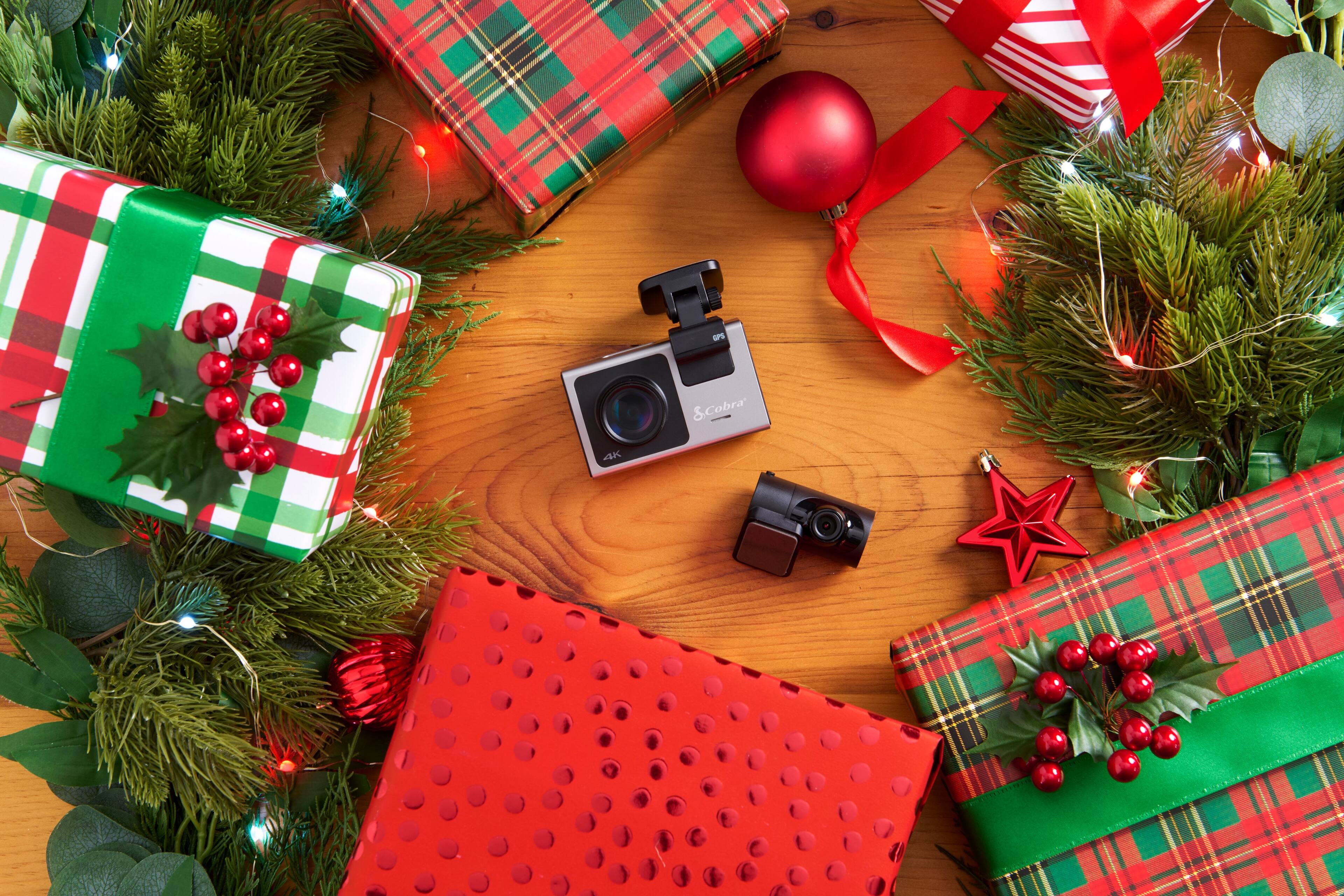 Alt View 5. Cobra - SC 400D Dual-View Smart Dash Cam with Rear-View Accessory Camera, works with Apple CarPlay/Android Auto - Black/Silver.