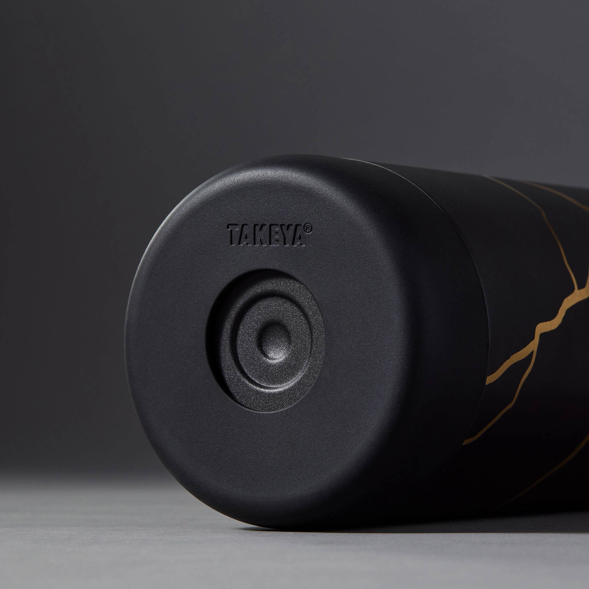 Alt View 2. Takeya - Kintsugi 32-oz. Leakproof Water Bottle with Spout Lid - Noire.