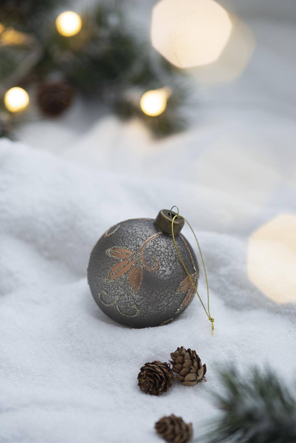 Left. Dexmalle - Dexmalle-D3 Christmas Tree Decorative Glass Hanging Ball,Set of 12-Silver - Silver.