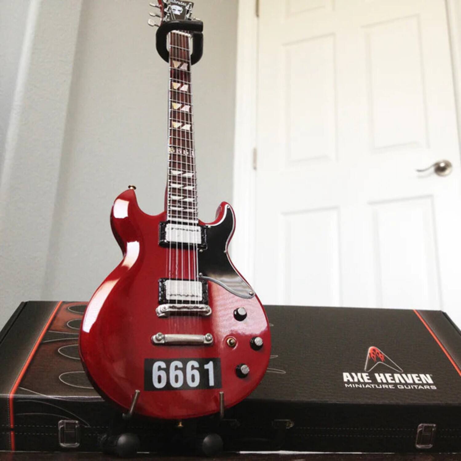 Avenged Sevenfold - Axe Heaven Zacky Vengeance 6661 Red Mini Guitar ZV-520 - Collectibles