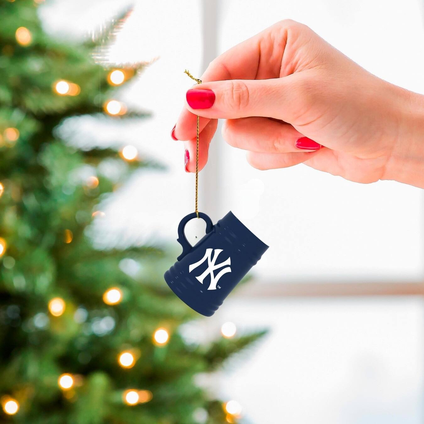 Alt View 1. Evergreen Enterprises - New York Yankees Two-Pack 3" Mini Stein Ornament Set - Multicolor.