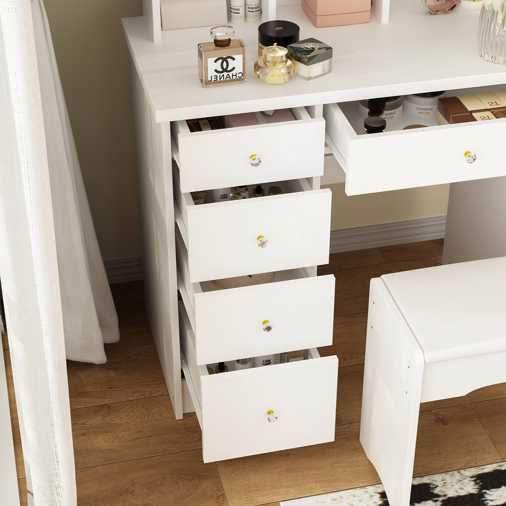 I I x CHANEL ogy  Sn ASAO W 21 ST E Tp O