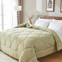 Bestier - King Size All-Season Down Alternative Comforter – Lightweight Duvet Insert with Corner Tabs, Skin-Friendly - olive green
