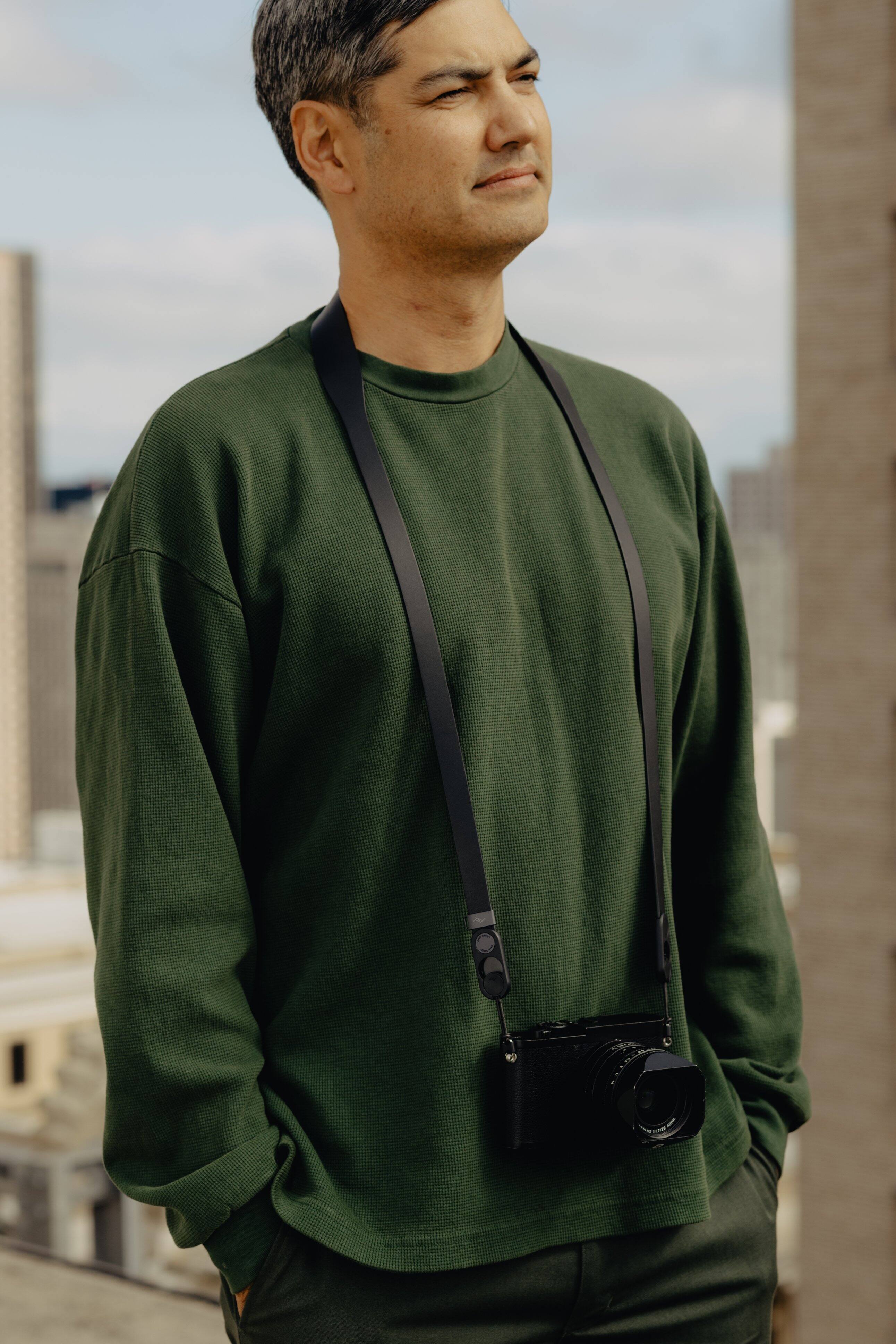 Left. Peak Design - Form Leather Camera Strap Long Black - Black.