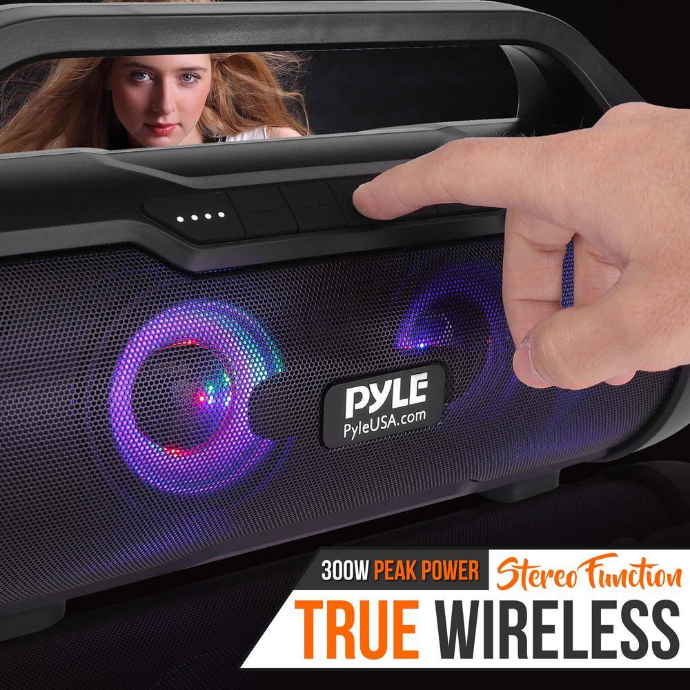 PYLE  
PyleUSA.com  

300W PEAK POWER  
Stereo Function  
TRUE WIRELESS
