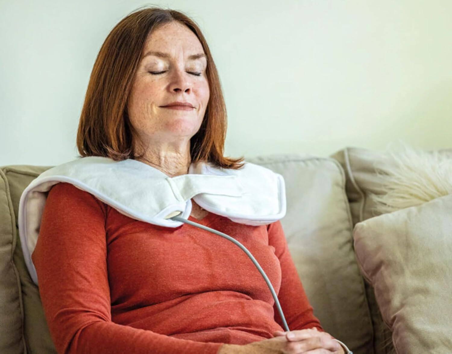 Left. Thermophore - Thermophore MaxHEAT Neck & Shoulders Moist Heat Therapy Pad.