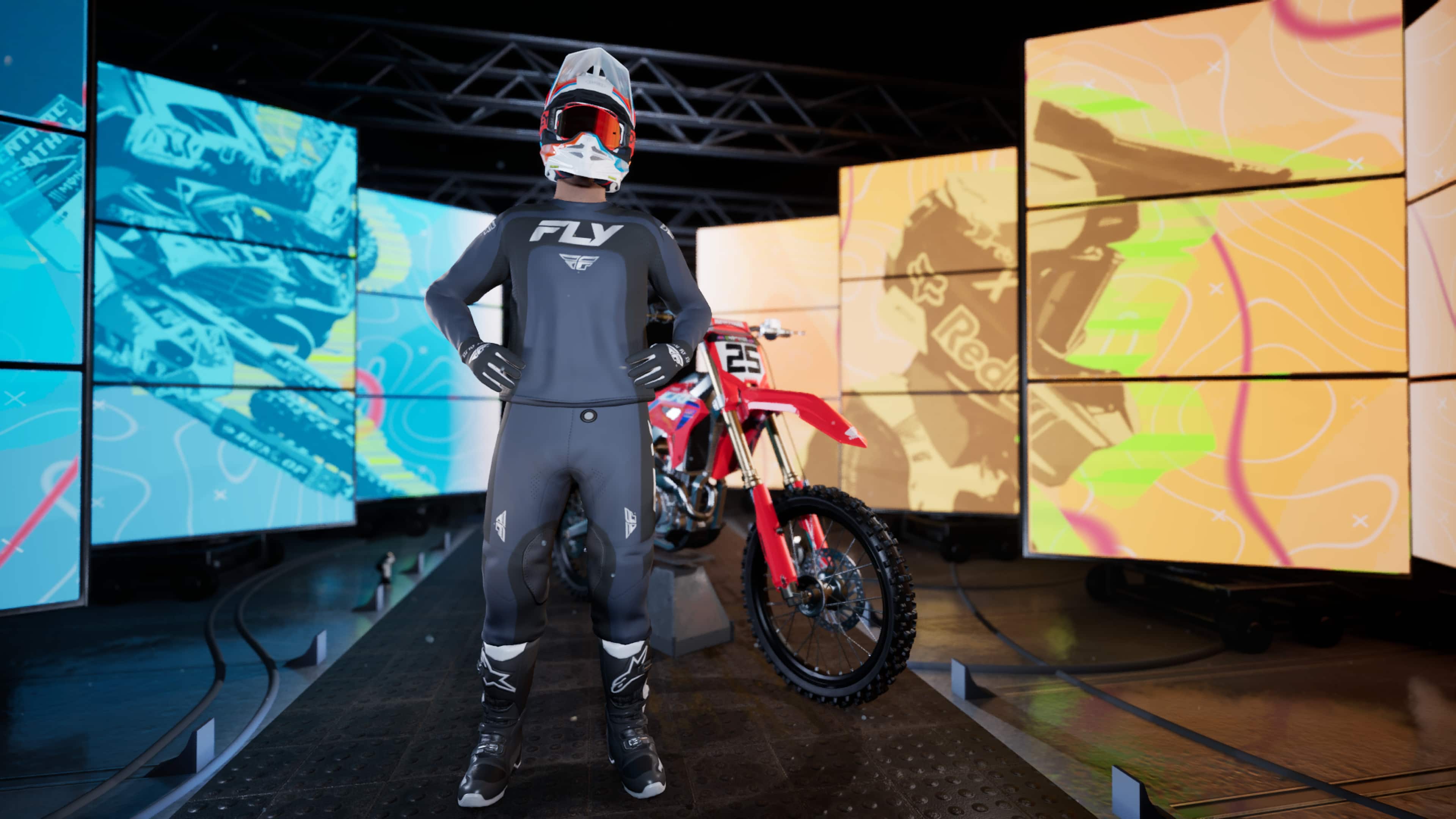 The text on the image reads "Fly Emirates".