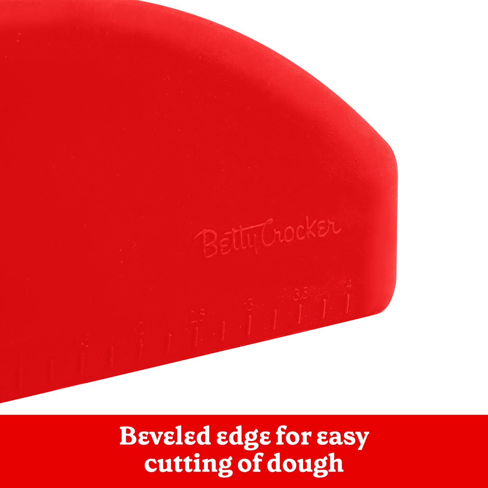Betty Crocker

Beveled edge for easy cutting of dough