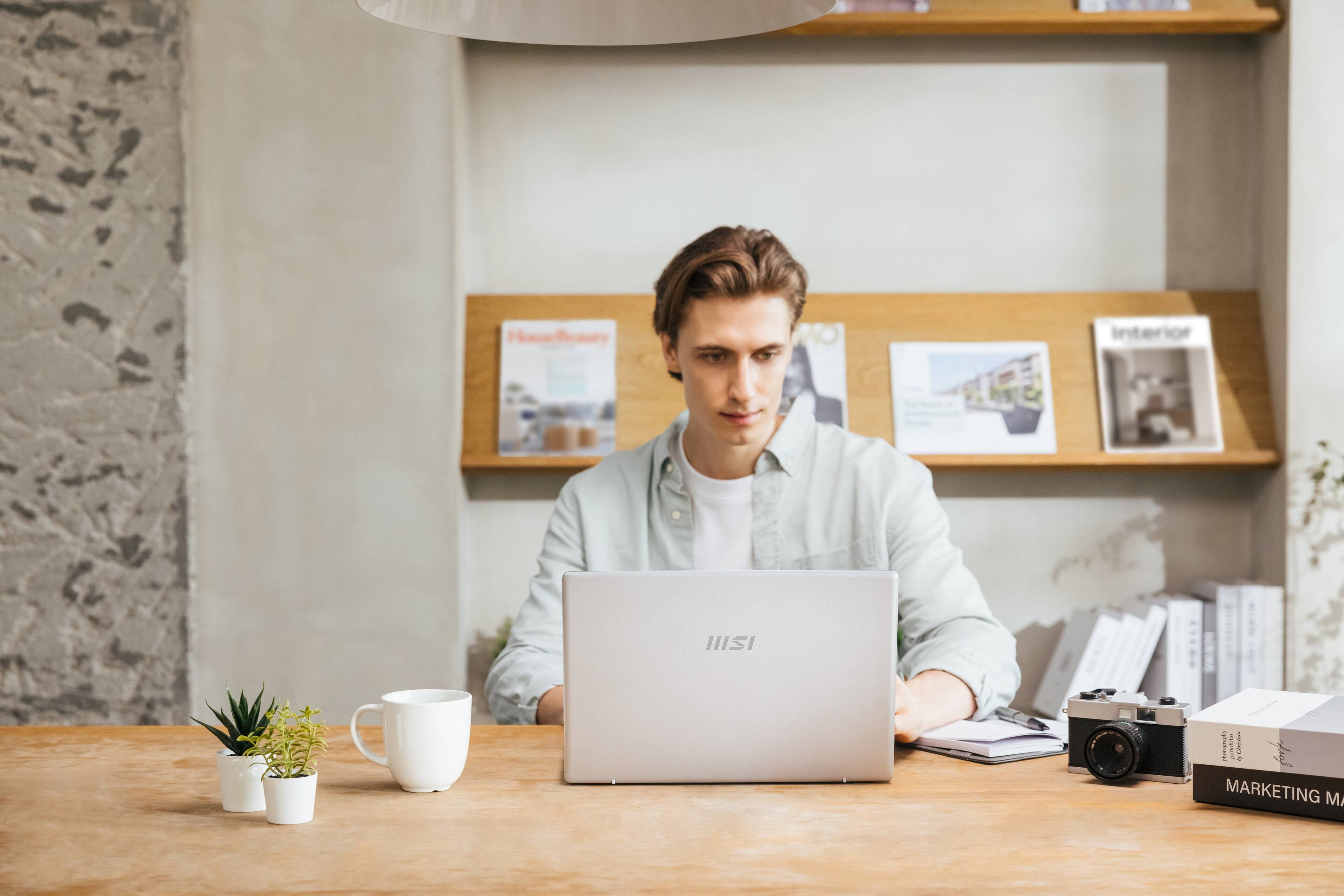 HISI laptop + MARKETING