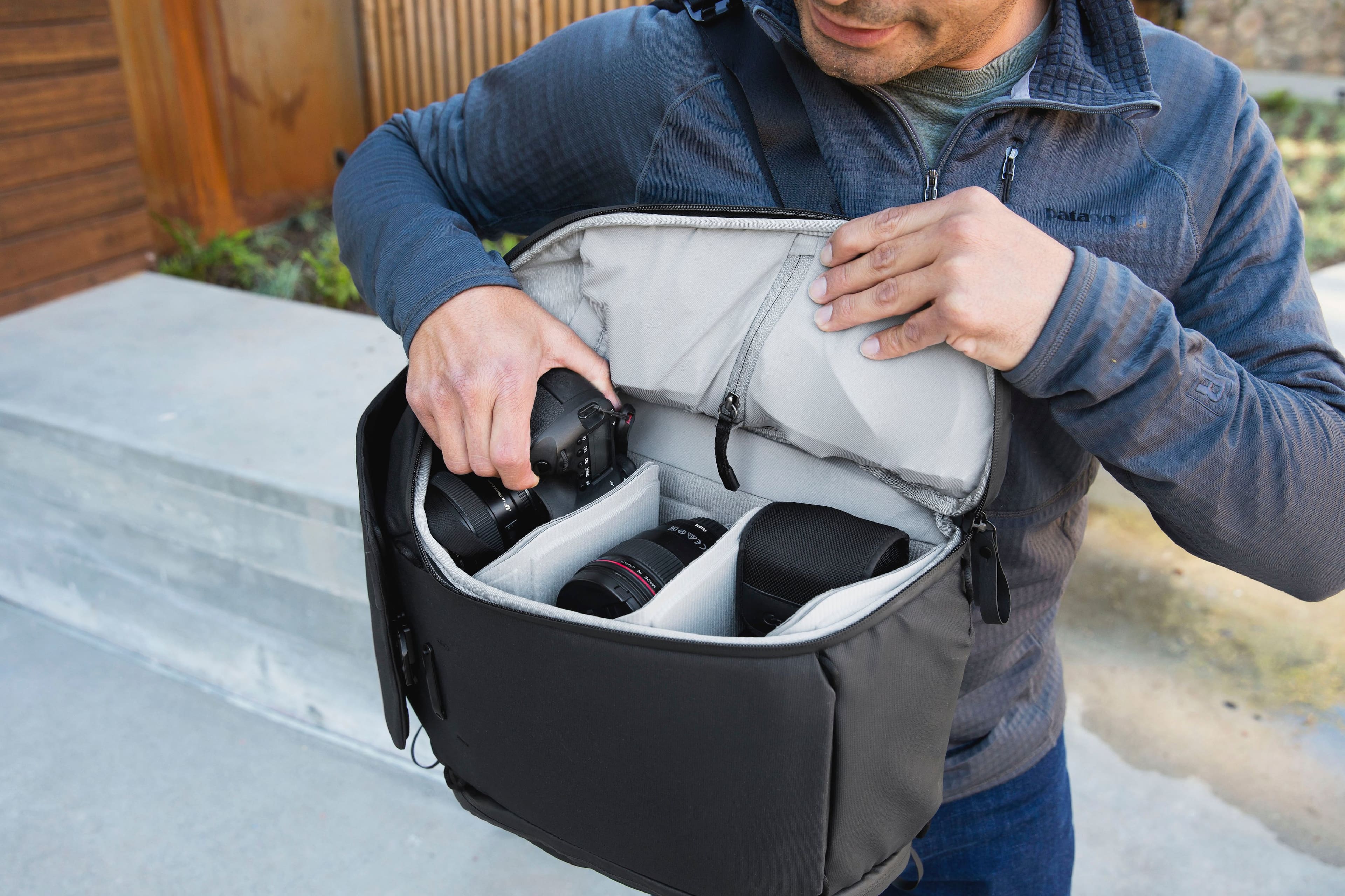 The text on the image reads "PATA 10ND 0 1 PS."