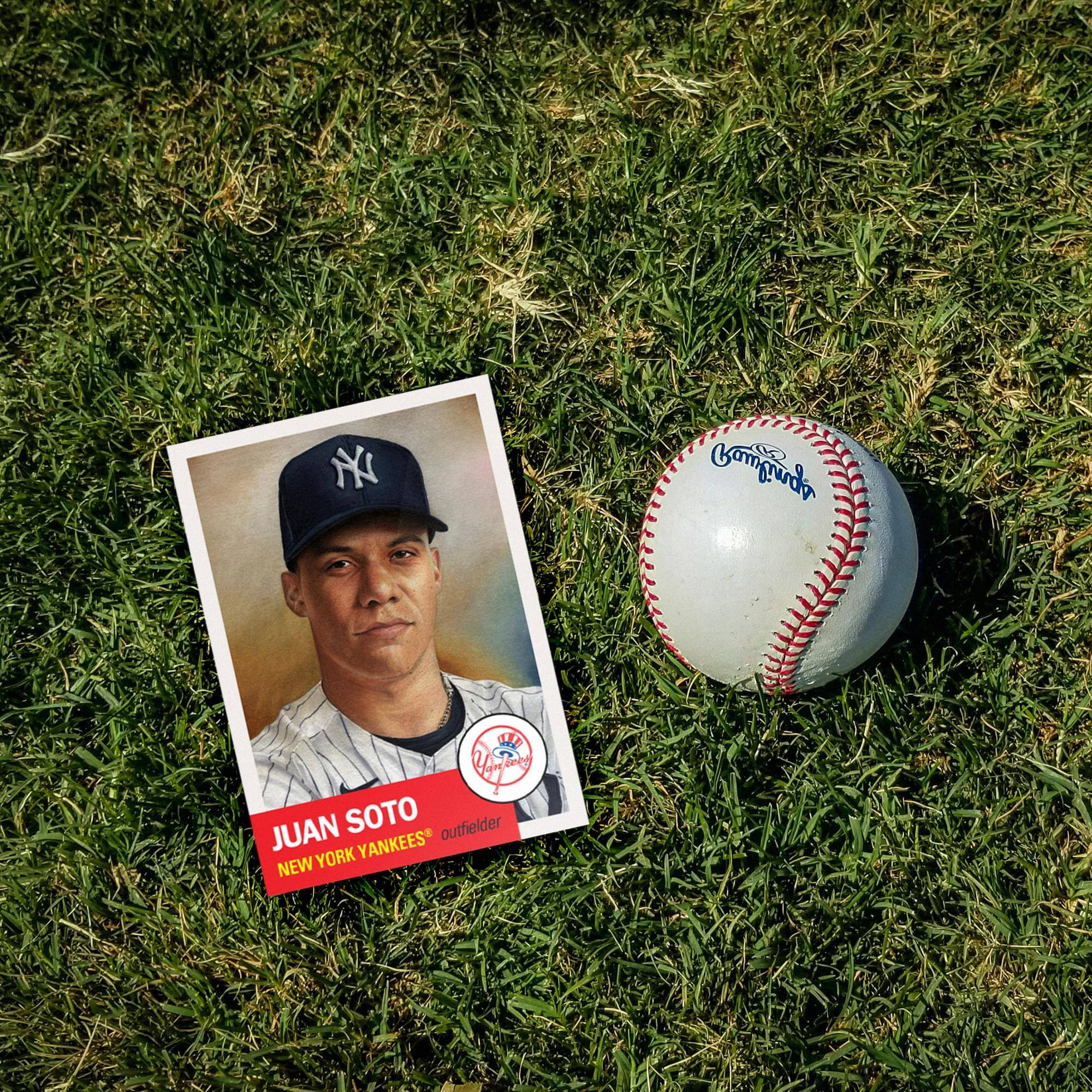 NY  
Rawlings  
SD  
V  
JUAN SOTO  
autographed  
YORK YANKEES*  
NEW