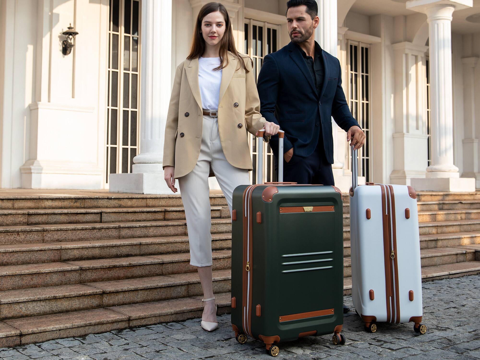 19v69 ITALIA Vintage 3 Piece Expandable Retro Spinner Luggage Set