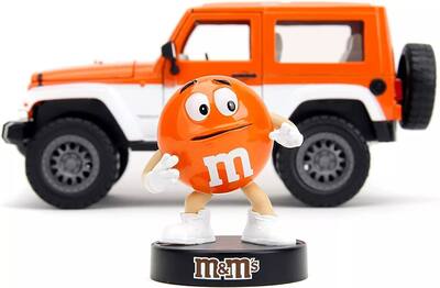 Jada Toys 1:24 M&M's '07 Jeep Wrangler with Orange Figure