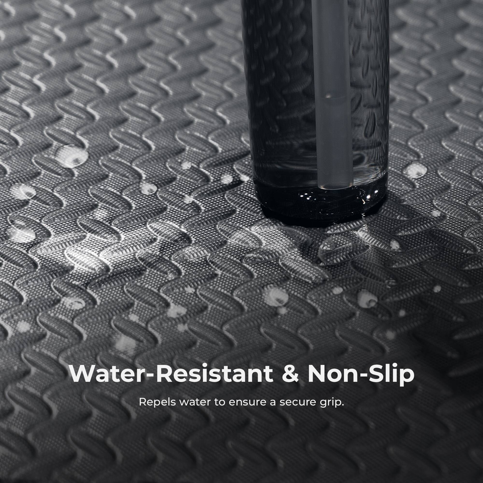 Water-Resistant & Non-Slip
Repels water to ensure a secure grip.