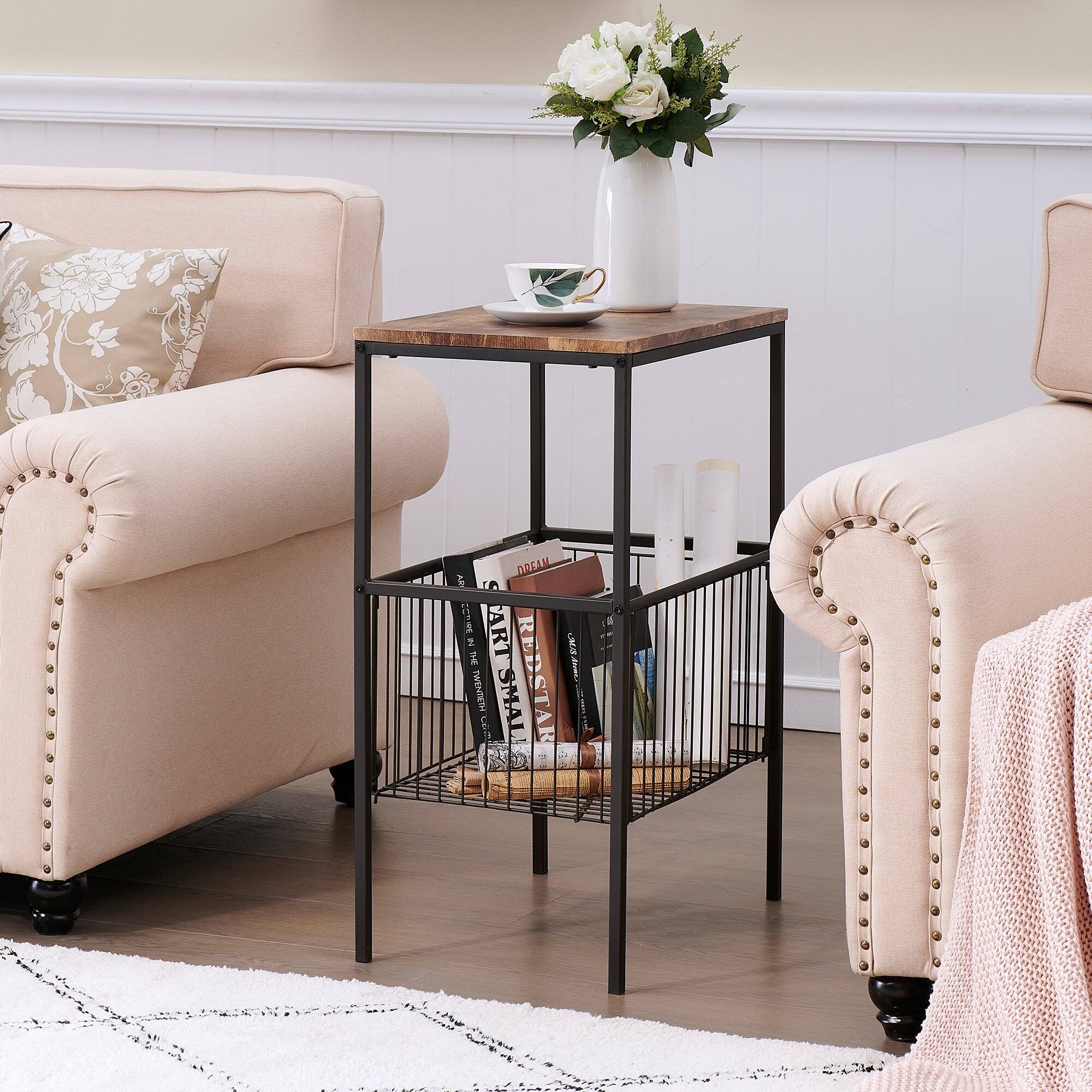 Sure, here is the corrected text from the image:

- "DREAM ART"
- "RED E"
- "ERIMAMU"
- "SMALL RED STAR"

The text appears to be part of a decorative item or artwork in the image.