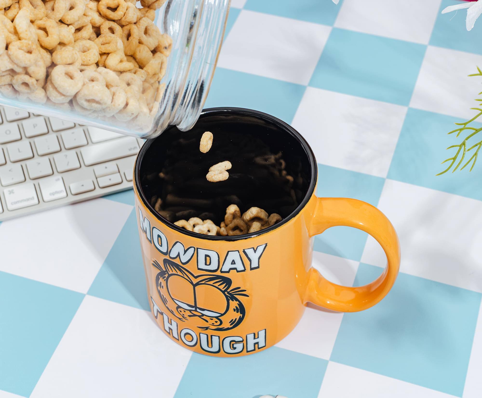 o O L e 3 P > I ? / HOWDAY THOUGH