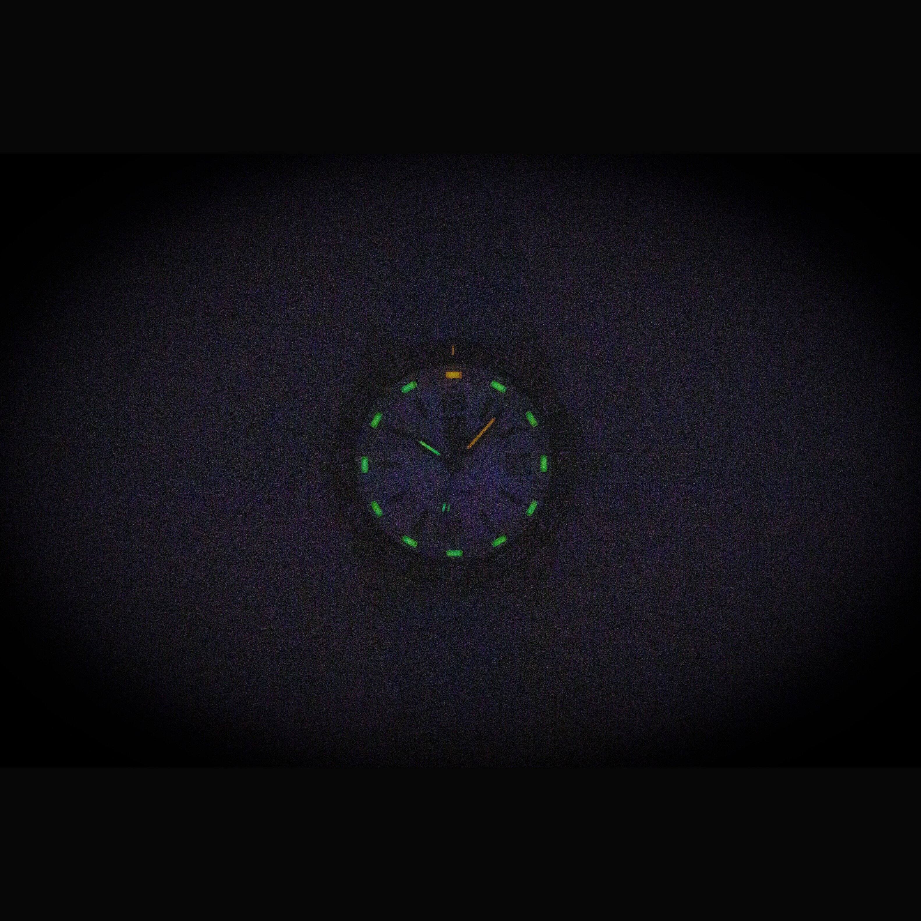 Angle. Luminox - Pacific Diver Ripple Rubber Strap Mother Of Pearl Dial Quartz Diver's XS.3124M 200M Unisex Watch - Mother Of Pearl.