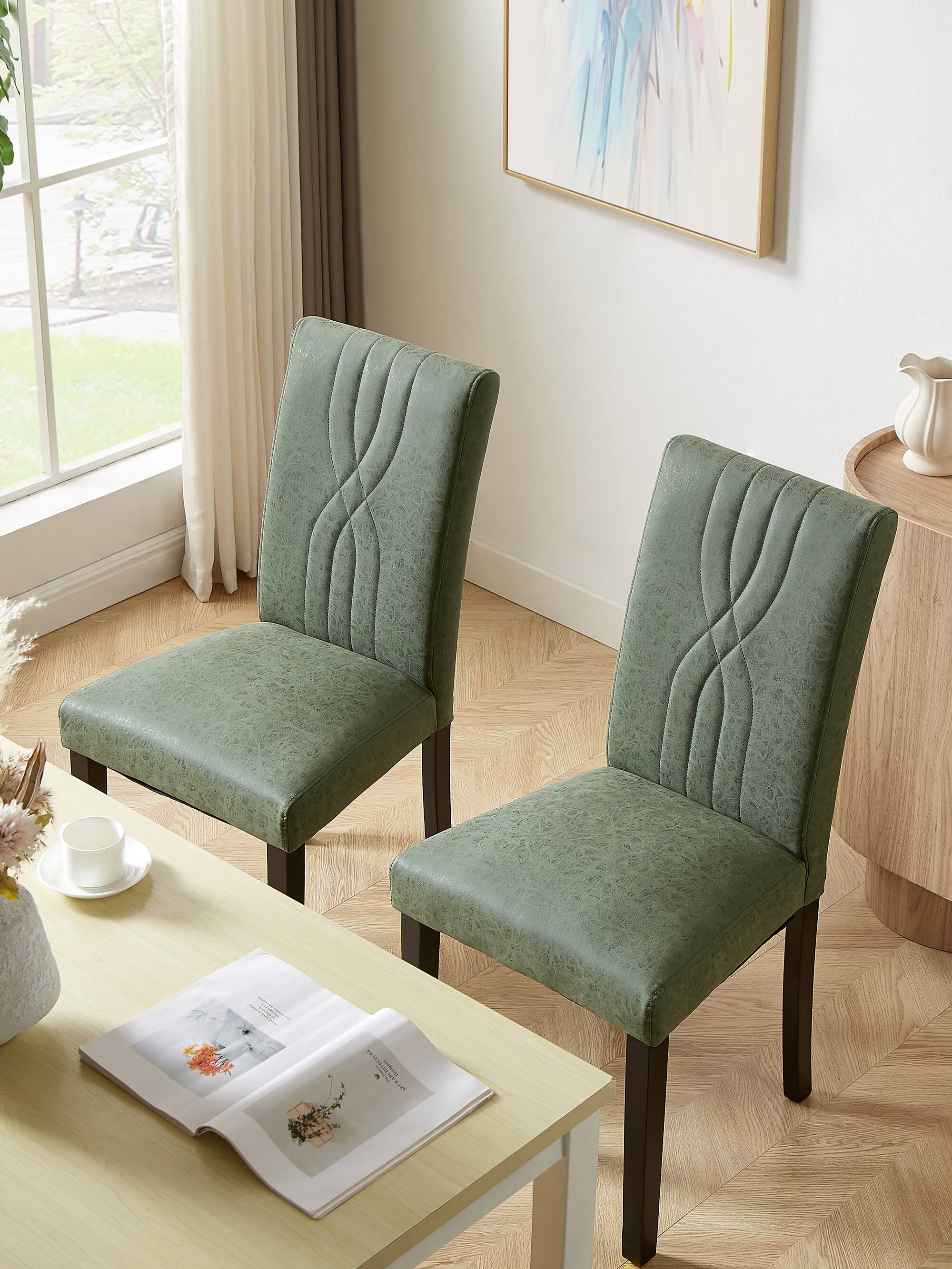 The text on the image is not clearly visible, so I cannot provide a correction or grouping. If you have specific text you'd like help with, please provide it.