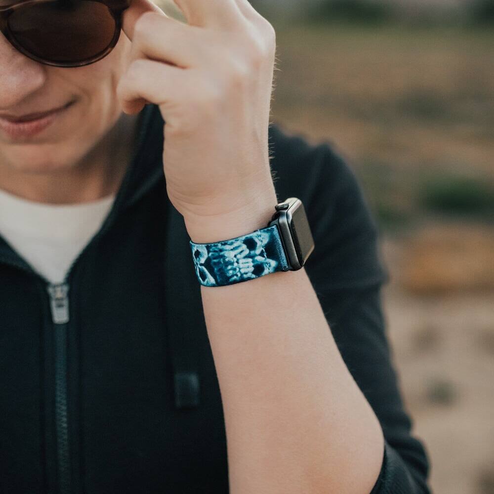 Alt View 3. ZOX - Which Way? Labyrinth NFC Smartwatch Band, 22mm - Blue.