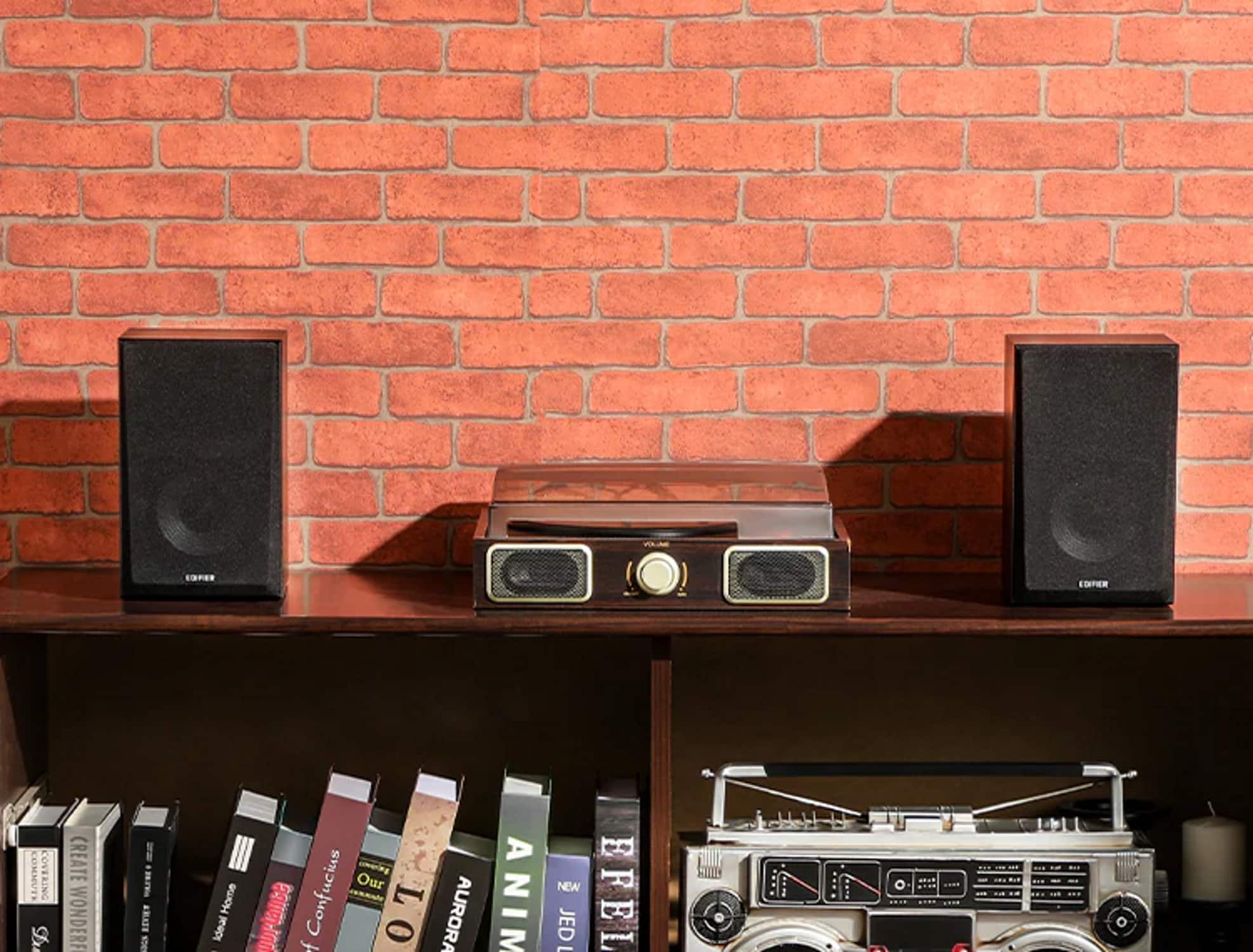 The text on the image reads: "EDIFIER COMMUTER II - CREATING WONDERFUL SOUNDS."