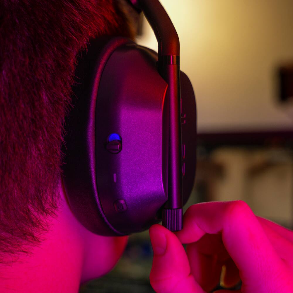 Alt View 4. JLab - Daybreak Wireless Gaming Headset - Black.