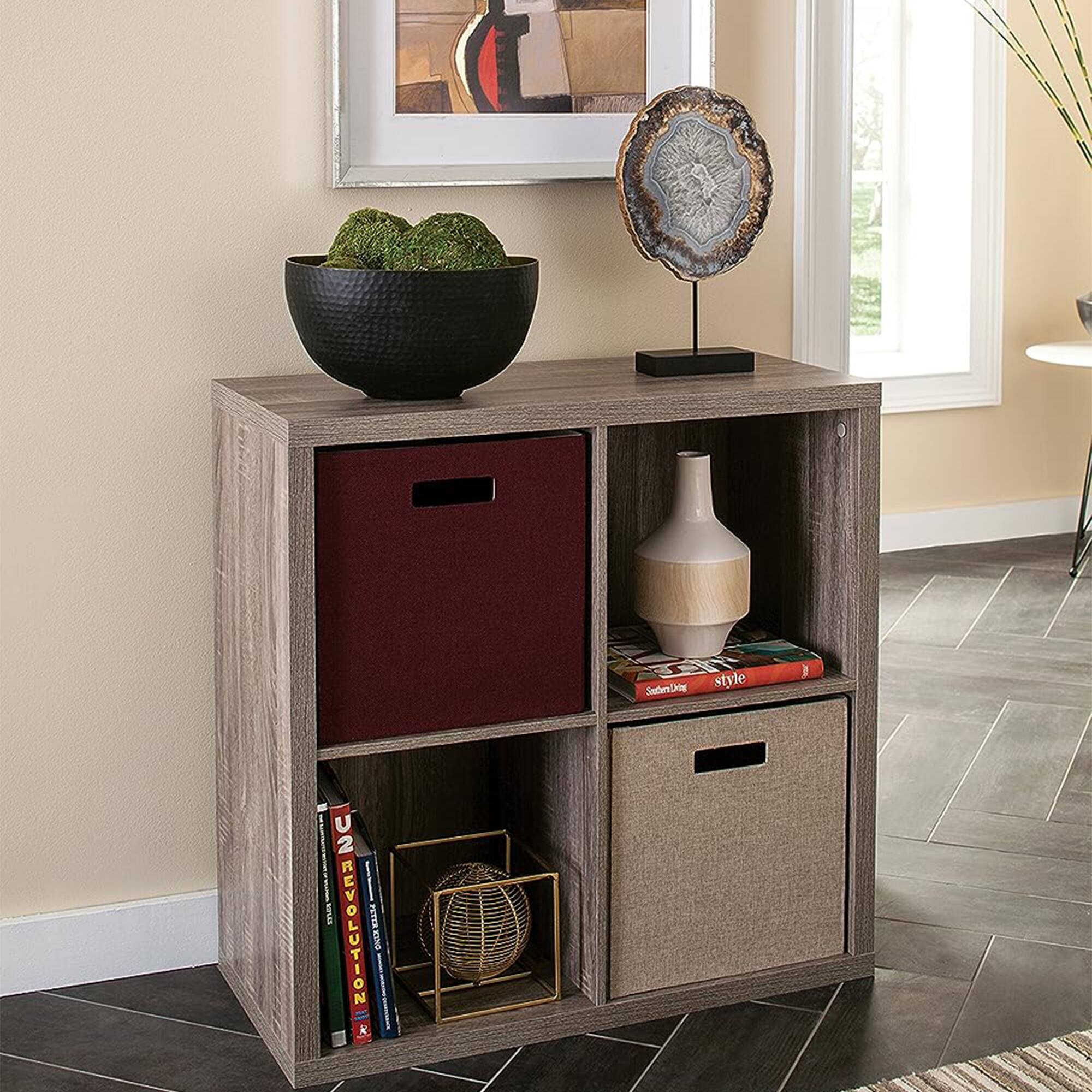 Sure, here is the corrected and grouped text from the image:

- EAN
- SeeterCig
- style
- U2
- saEs
- REVOLUTION
- ONA

Grouped as:
- EAN SeeterCig
- style U2
- saEs REVOLUTION ONA