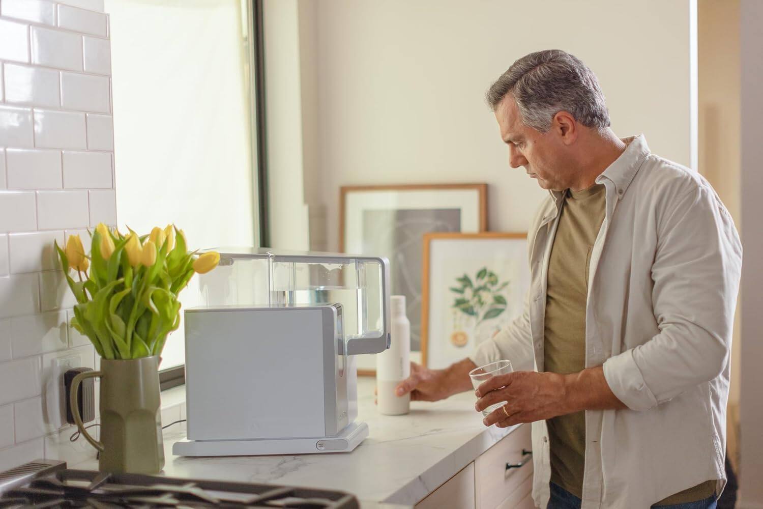 Alt View 4. AquaTru - AquaTru Classic Alkaline Countertop Water Filter System for PFAS &Other Contaminants 4-Stage Reverse Osmosis Technology - White.