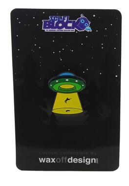 Nerd Block - Alien Abduction Enamel Pin - Green