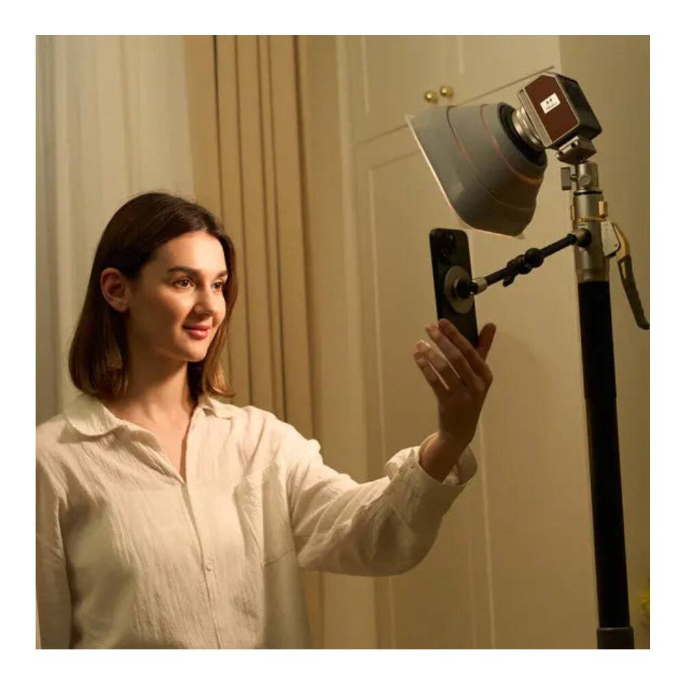 Back. Harlowe - Harlowe Mini II 20W Portable Camera Light - Bi-Color 2700-6500K (Standard Kit) - Silver.